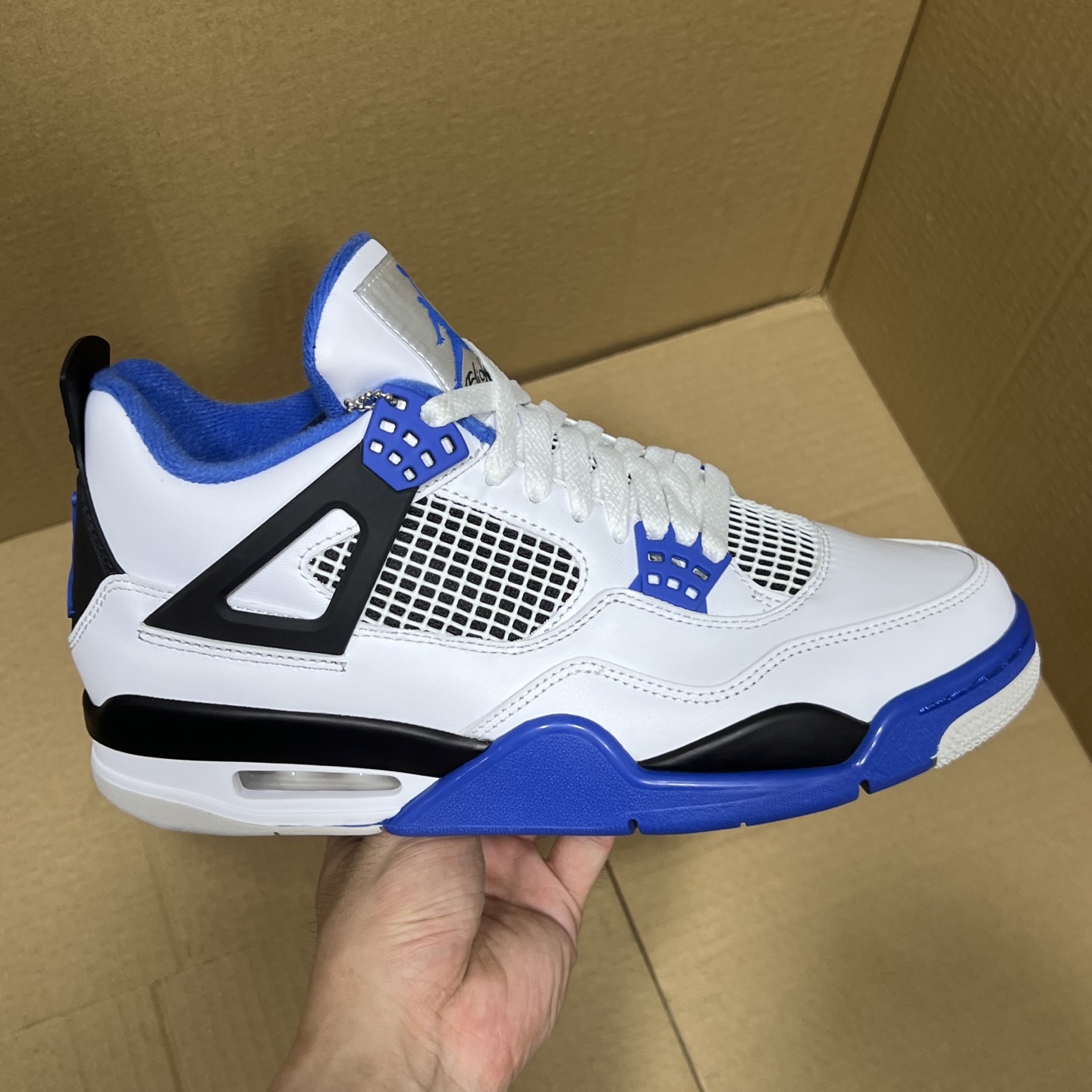 年度重磅福利！R1版AJ4系列特价！市场知名外贸R1版本！早期老的DT，懂的人都懂！品质 口碑一直在线！