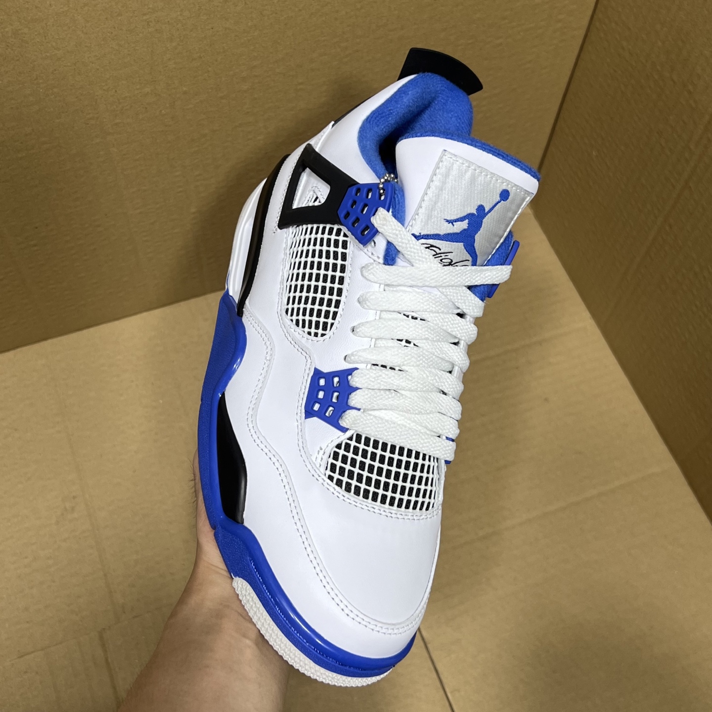 年度重磅福利！R1版AJ4系列特价！市场知名外贸R1版本！早期老的DT，懂的人都懂！品质 口碑一直在线！