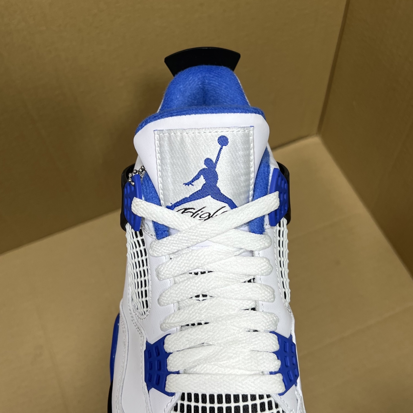 年度重磅福利！R1版AJ4系列特价！市场知名外贸R1版本！早期老的DT，懂的人都懂！品质 口碑一直在线！