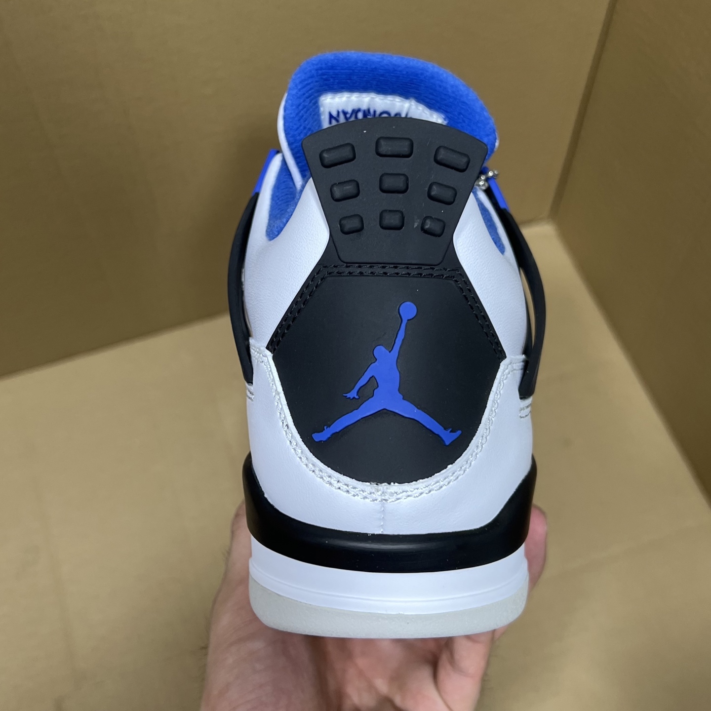 年度重磅福利！R1版AJ4系列特价！市场知名外贸R1版本！早期老的DT，懂的人都懂！品质 口碑一直在线！