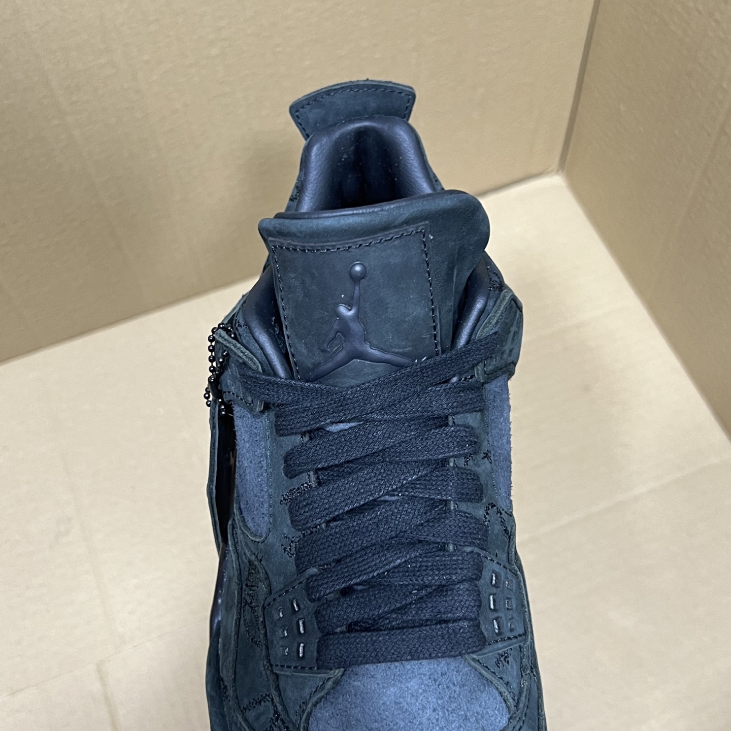 年度重磅福利！R1版AJ4系列特价！市场知名外贸R1版本！早期老的DT，懂的人都懂！品质 口碑一直在线！