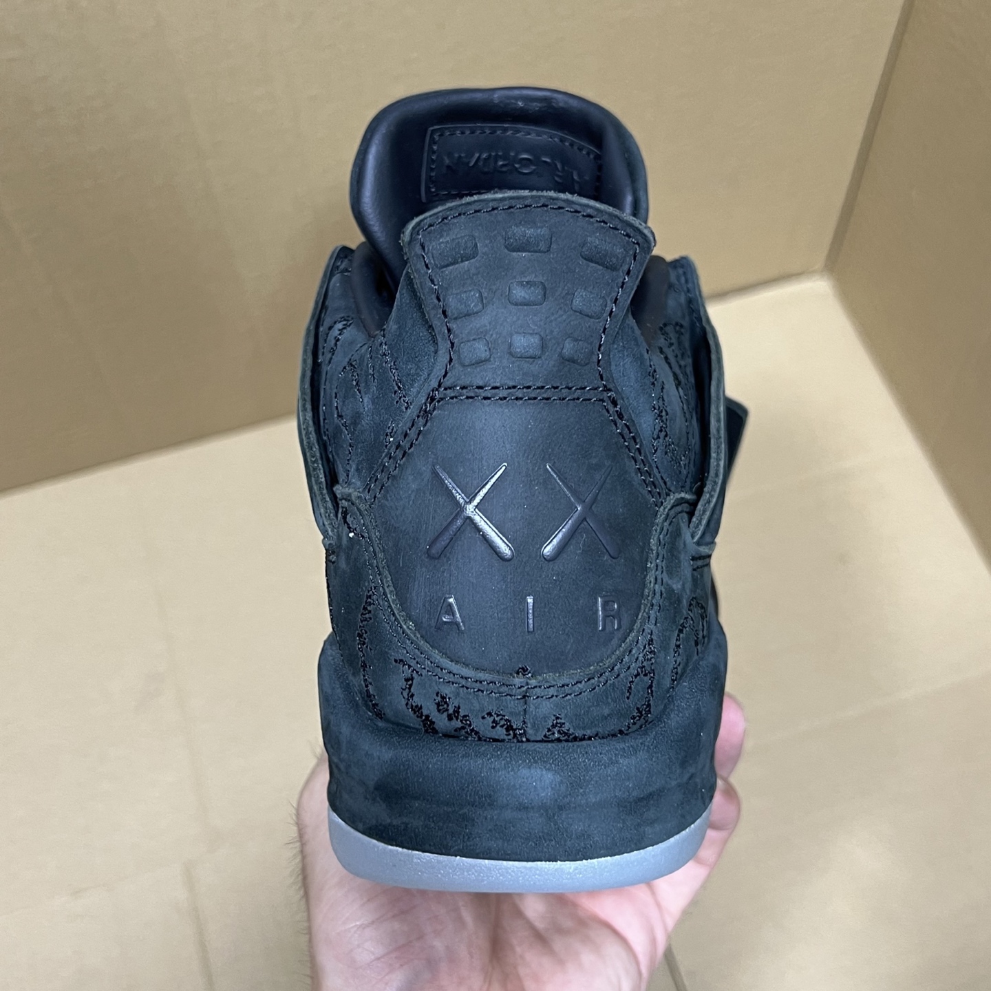 年度重磅福利！R1版AJ4系列特价！市场知名外贸R1版本！早期老的DT，懂的人都懂！品质 口碑一直在线！