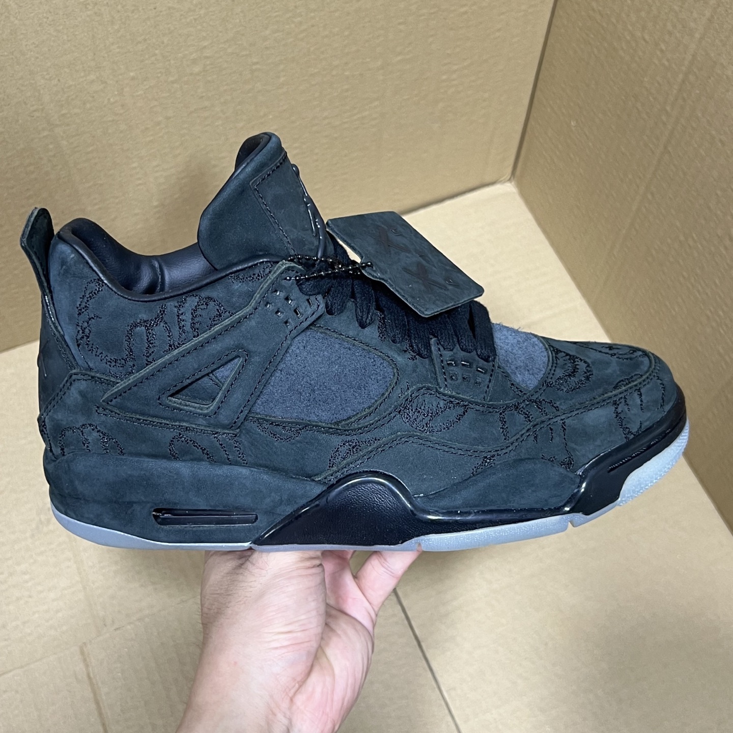 年度重磅福利！R1版AJ4系列特价！市场知名外贸R1版本！早期老的DT，懂的人都懂！品质 口碑一直在线！