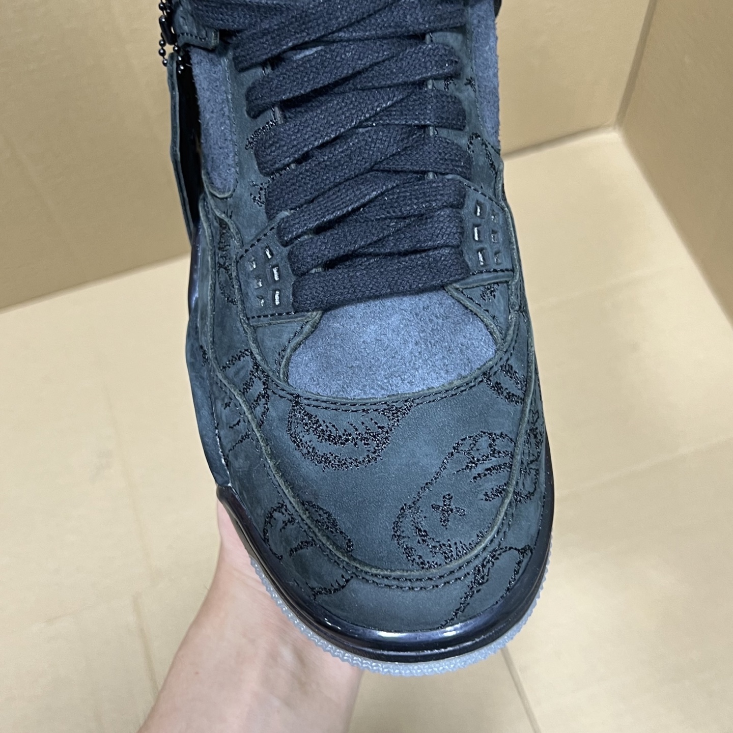 年度重磅福利！R1版AJ4系列特价！市场知名外贸R1版本！早期老的DT，懂的人都懂！品质 口碑一直在线！