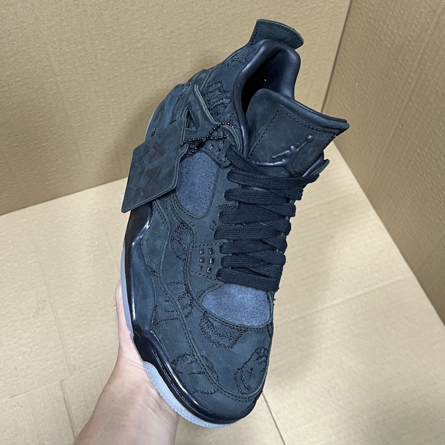 年度重磅福利！R1版AJ4系列特价！市场知名外贸R1版本！早期老的DT，懂的人都懂！品质 口碑一直在线！