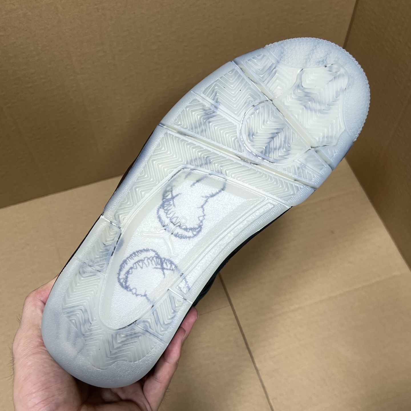 年度重磅福利！R1版AJ4系列特价！市场知名外贸R1版本！早期老的DT，懂的人都懂！品质 口碑一直在线！