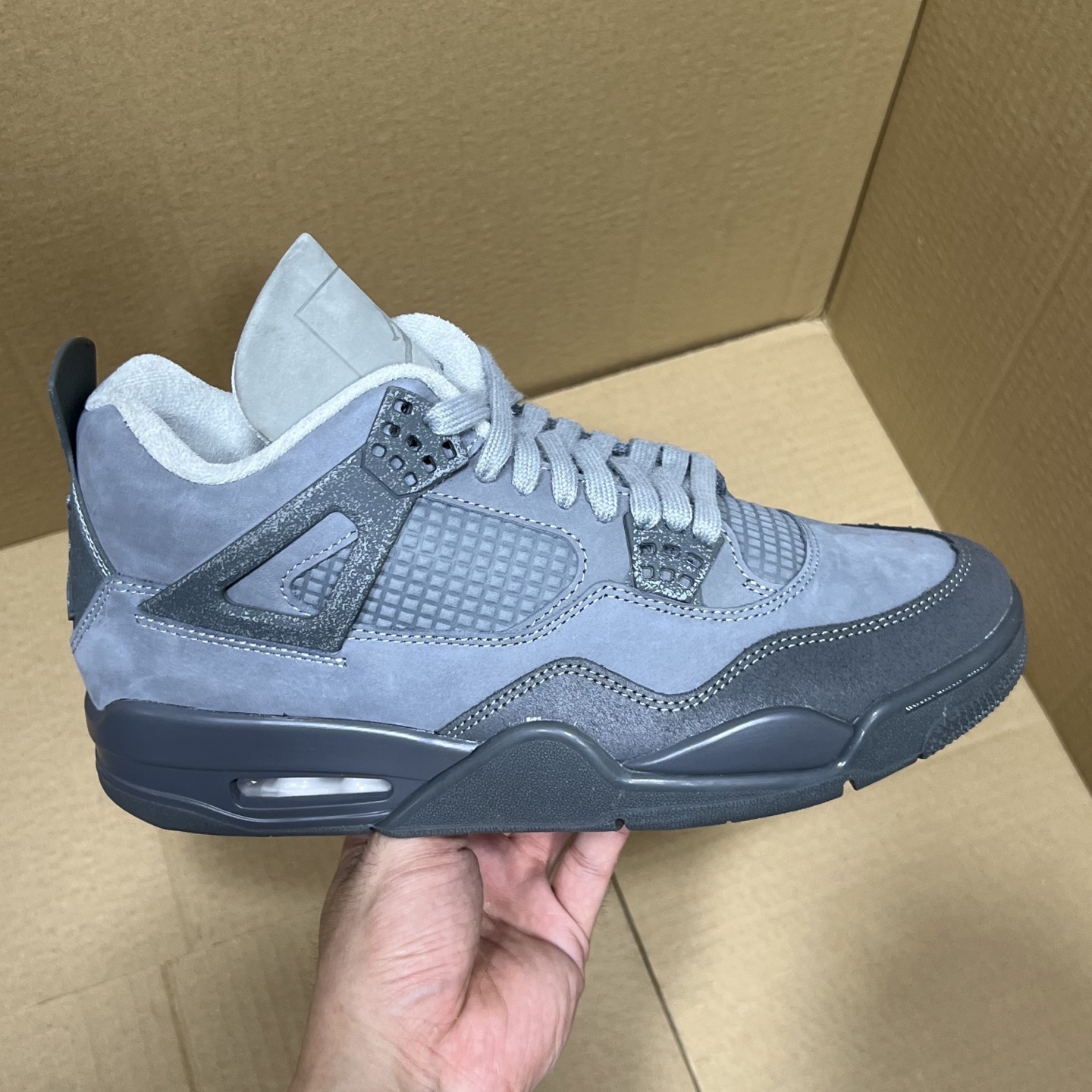 年度重磅福利！R1版AJ4系列特价！市场知名外贸R1版本！早期老的DT，懂的人都懂！品质 口碑一直在线！