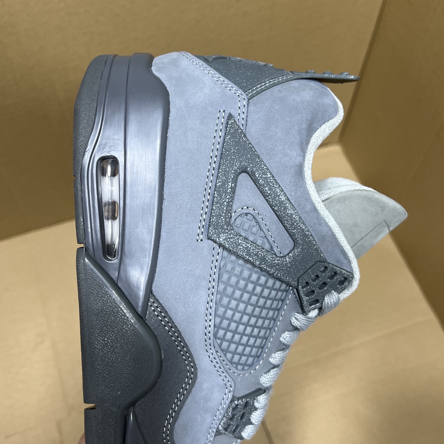 年度重磅福利！R1版AJ4系列特价！市场知名外贸R1版本！早期老的DT，懂的人都懂！品质 口碑一直在线！