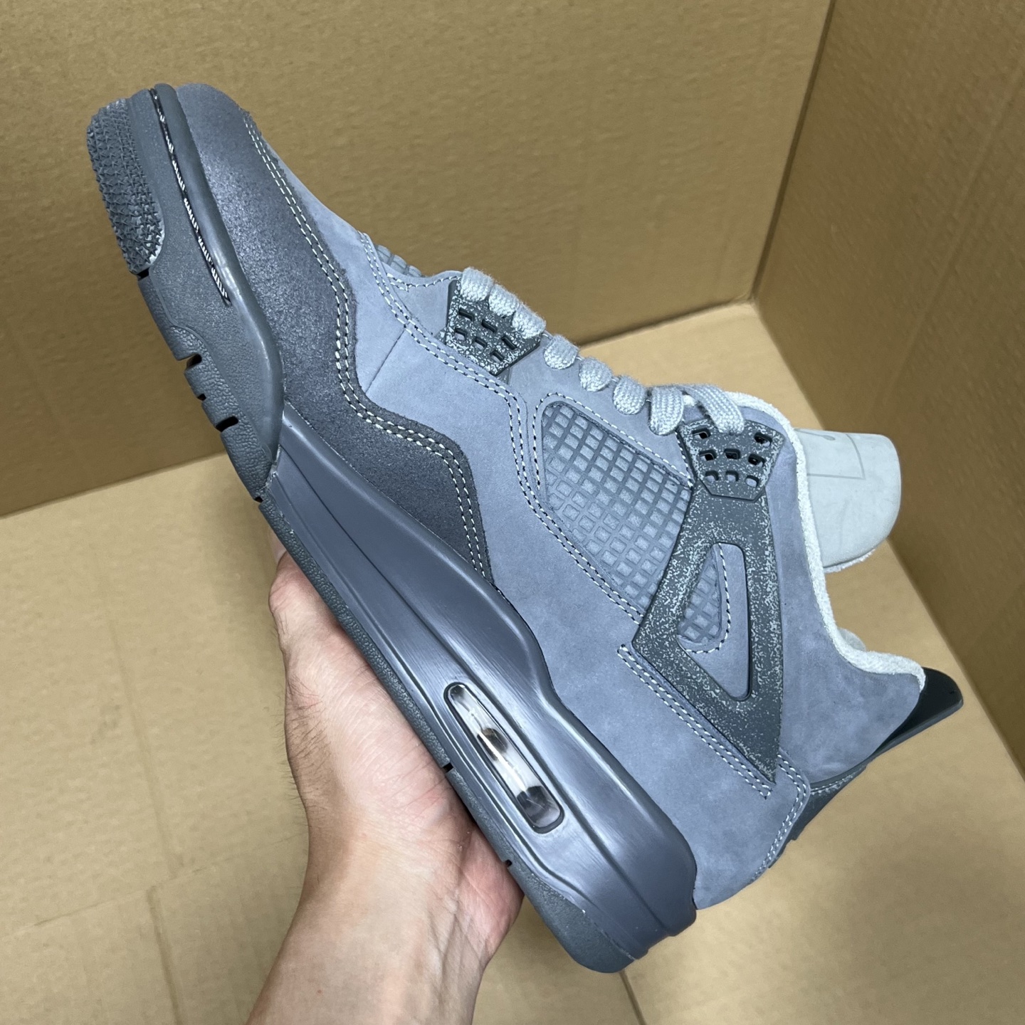 年度重磅福利！R1版AJ4系列特价！市场知名外贸R1版本！早期老的DT，懂的人都懂！品质 口碑一直在线！