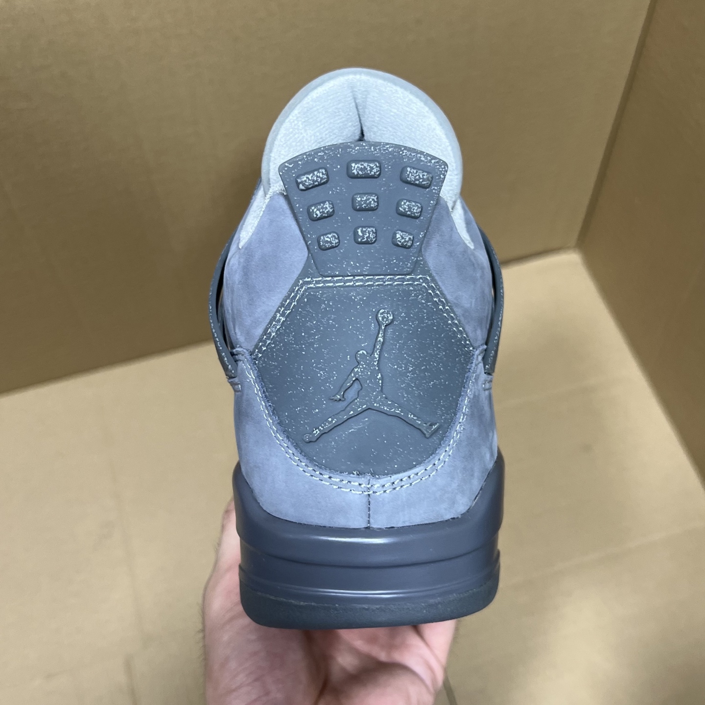 年度重磅福利！R1版AJ4系列特价！市场知名外贸R1版本！早期老的DT，懂的人都懂！品质 口碑一直在线！