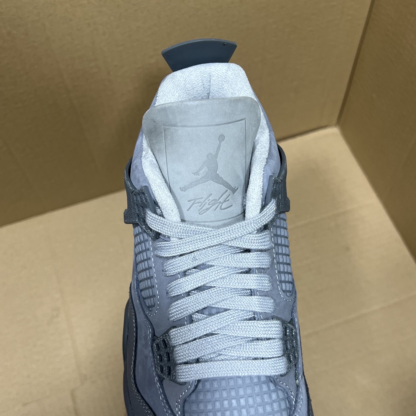 年度重磅福利！R1版AJ4系列特价！市场知名外贸R1版本！早期老的DT，懂的人都懂！品质 口碑一直在线！