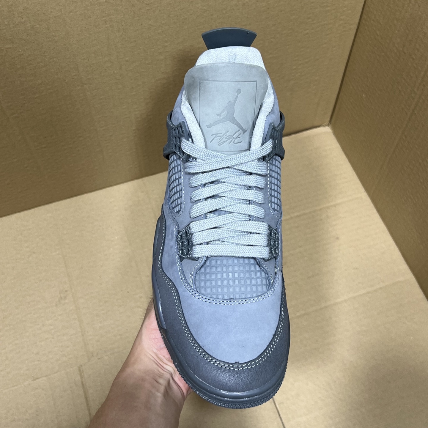 年度重磅福利！R1版AJ4系列特价！市场知名外贸R1版本！早期老的DT，懂的人都懂！品质 口碑一直在线！