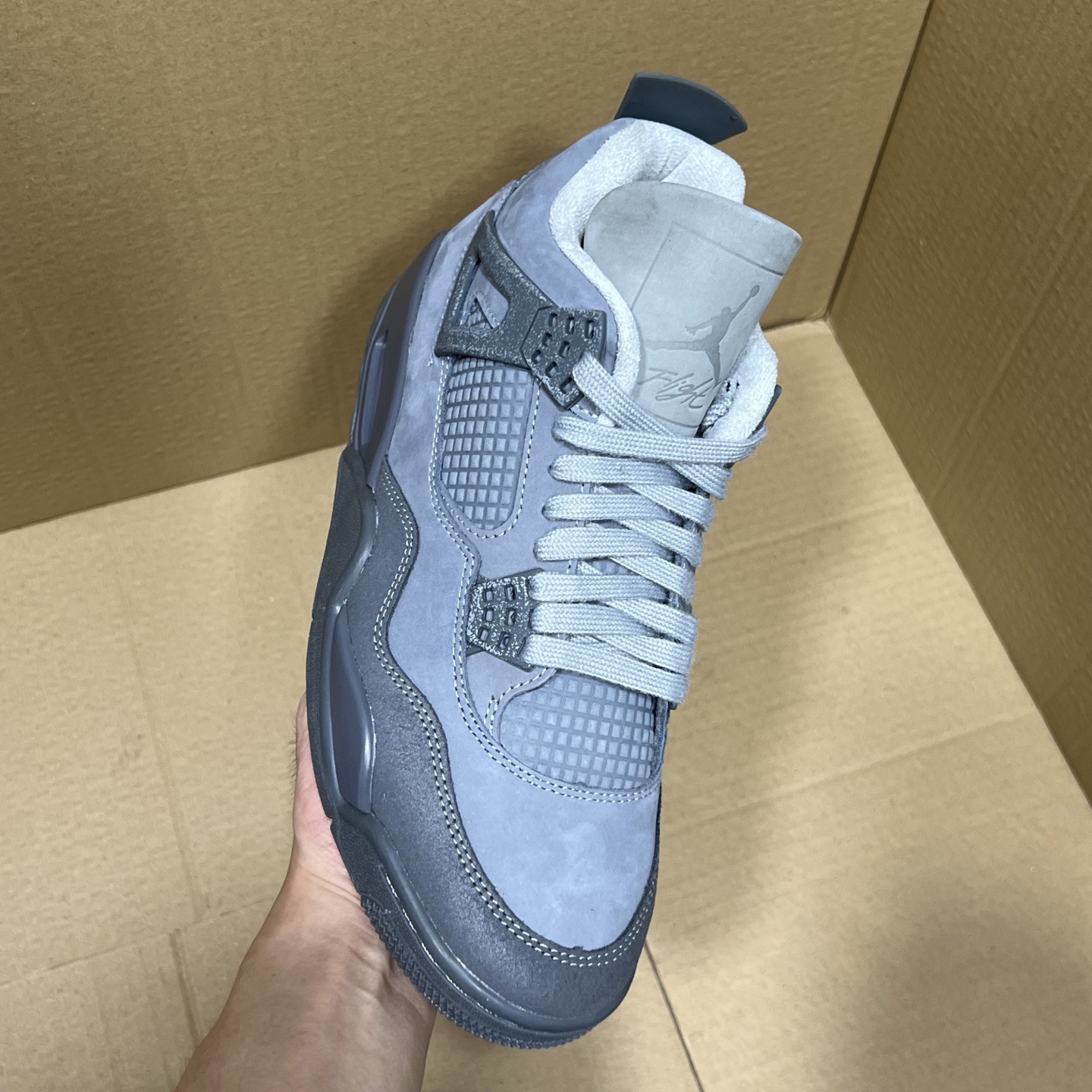 年度重磅福利！R1版AJ4系列特价！市场知名外贸R1版本！早期老的DT，懂的人都懂！品质 口碑一直在线！