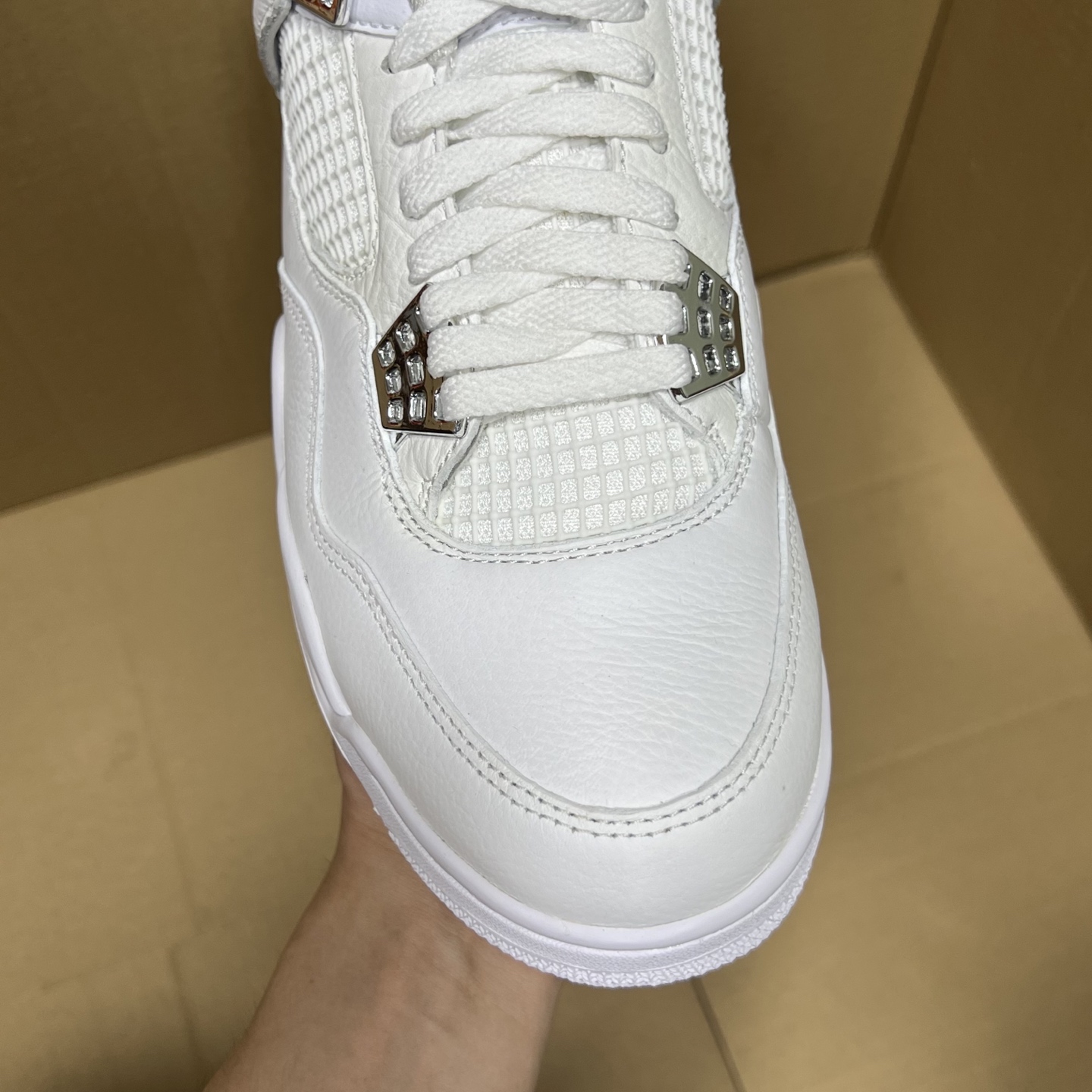 年度重磅福利！R1版AJ4系列特价！市场知名外贸R1版本！早期老的DT，懂的人都懂！品质 口碑一直在线！