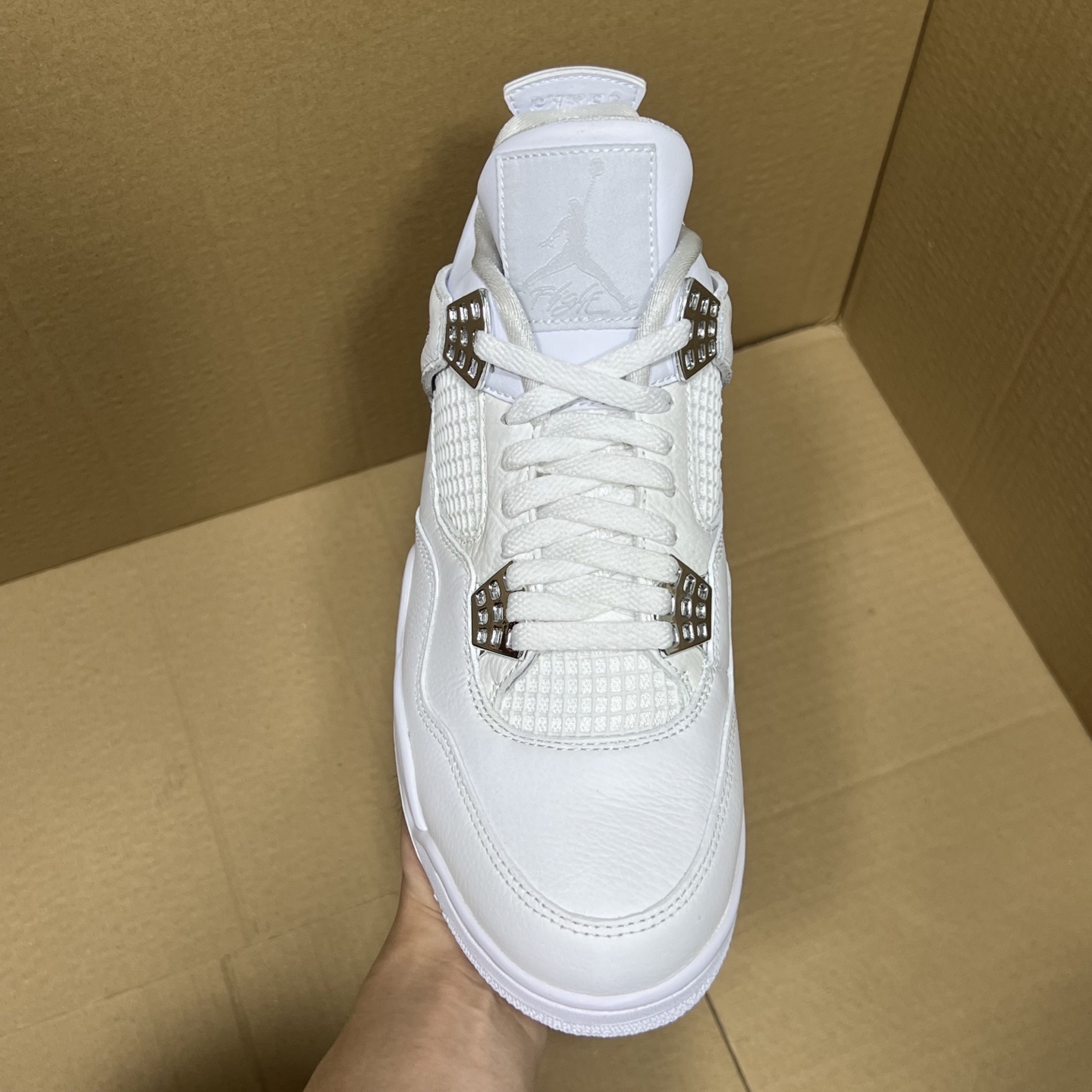 年度重磅福利！R1版AJ4系列特价！市场知名外贸R1版本！早期老的DT，懂的人都懂！品质 口碑一直在线！