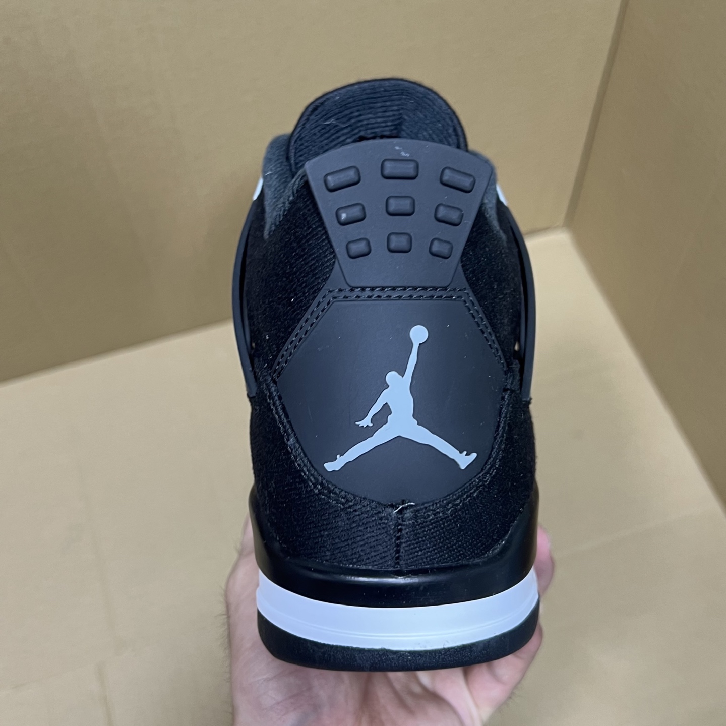 年度重磅福利！R1版AJ4系列特价！市场知名外贸R1版本！早期老的DT，懂的人都懂！品质 口碑一直在线！