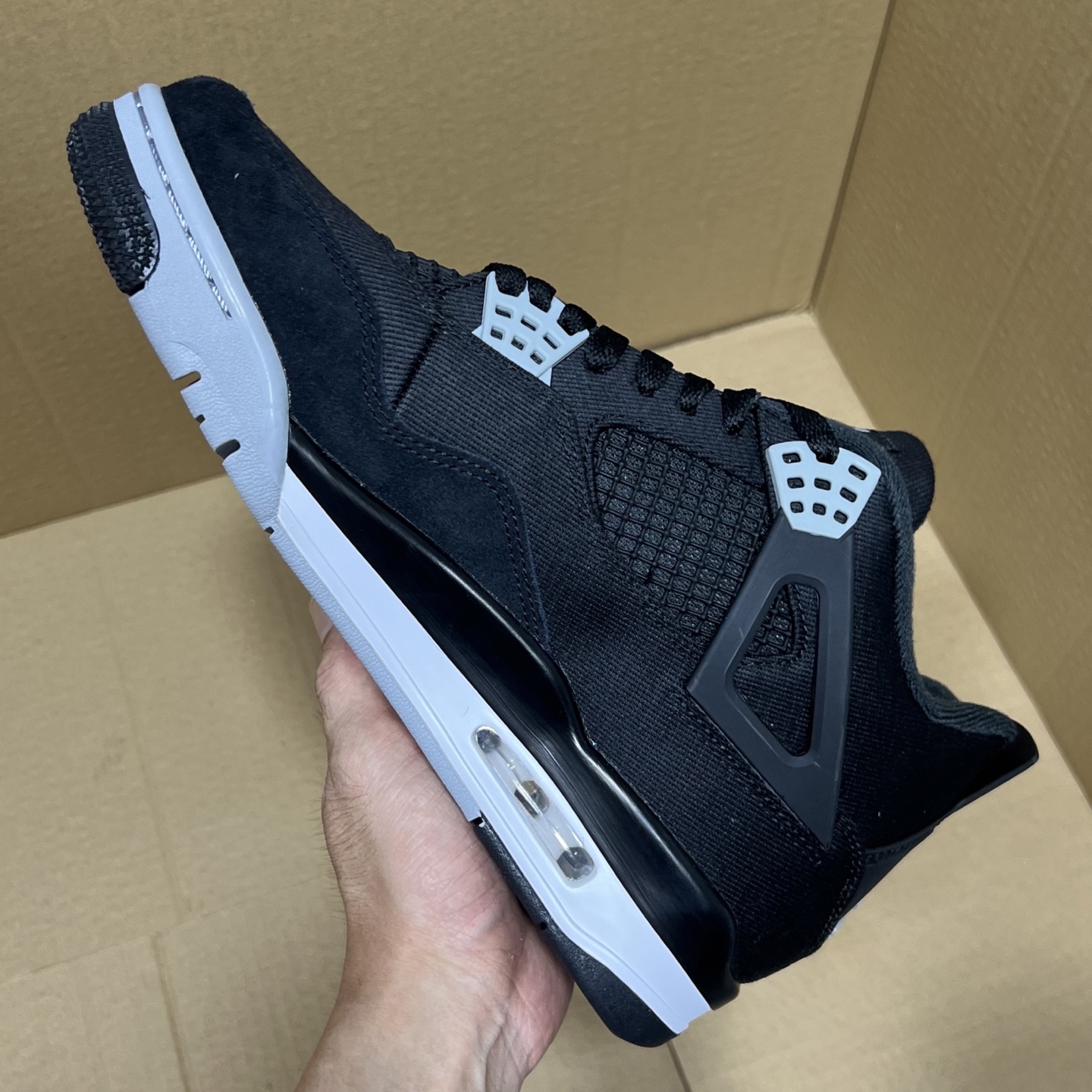 年度重磅福利！R1版AJ4系列特价！市场知名外贸R1版本！早期老的DT，懂的人都懂！品质 口碑一直在线！