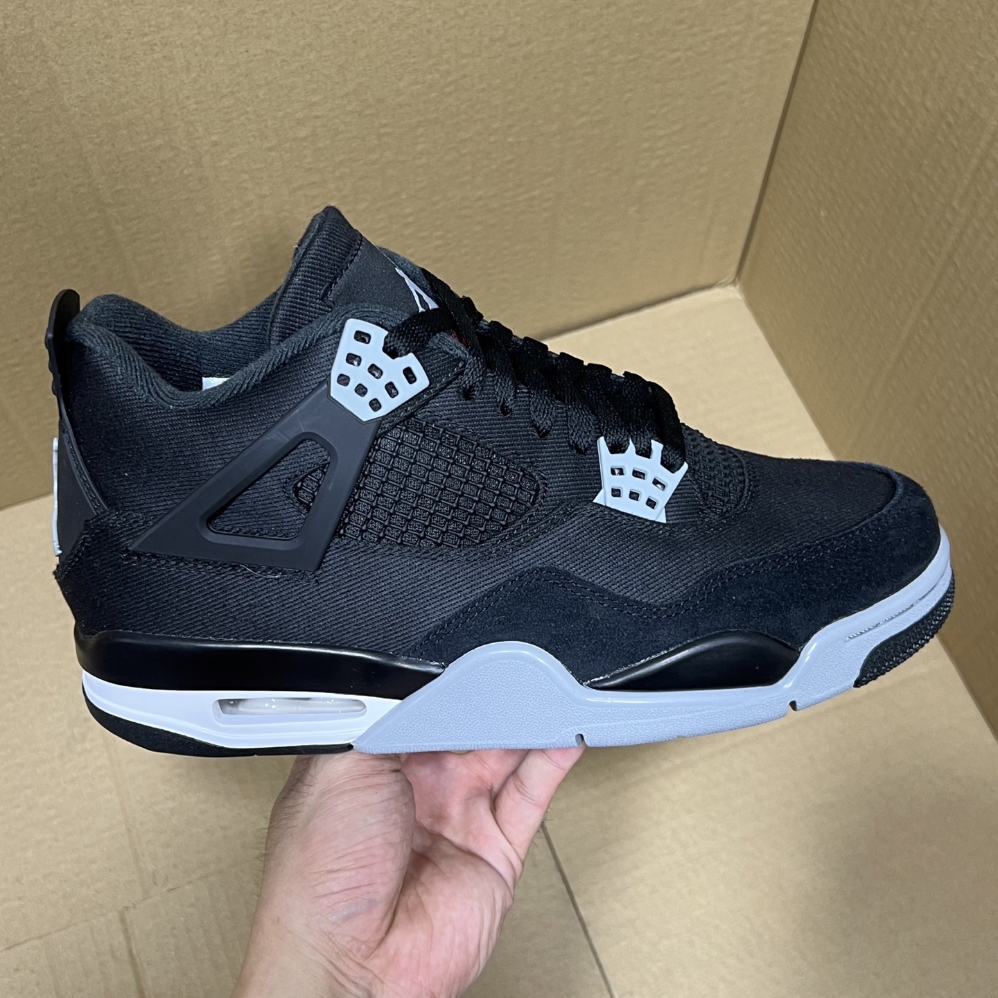 年度重磅福利！R1版AJ4系列特价！市场知名外贸R1版本！早期老的DT，懂的人都懂！品质 口碑一直在线！