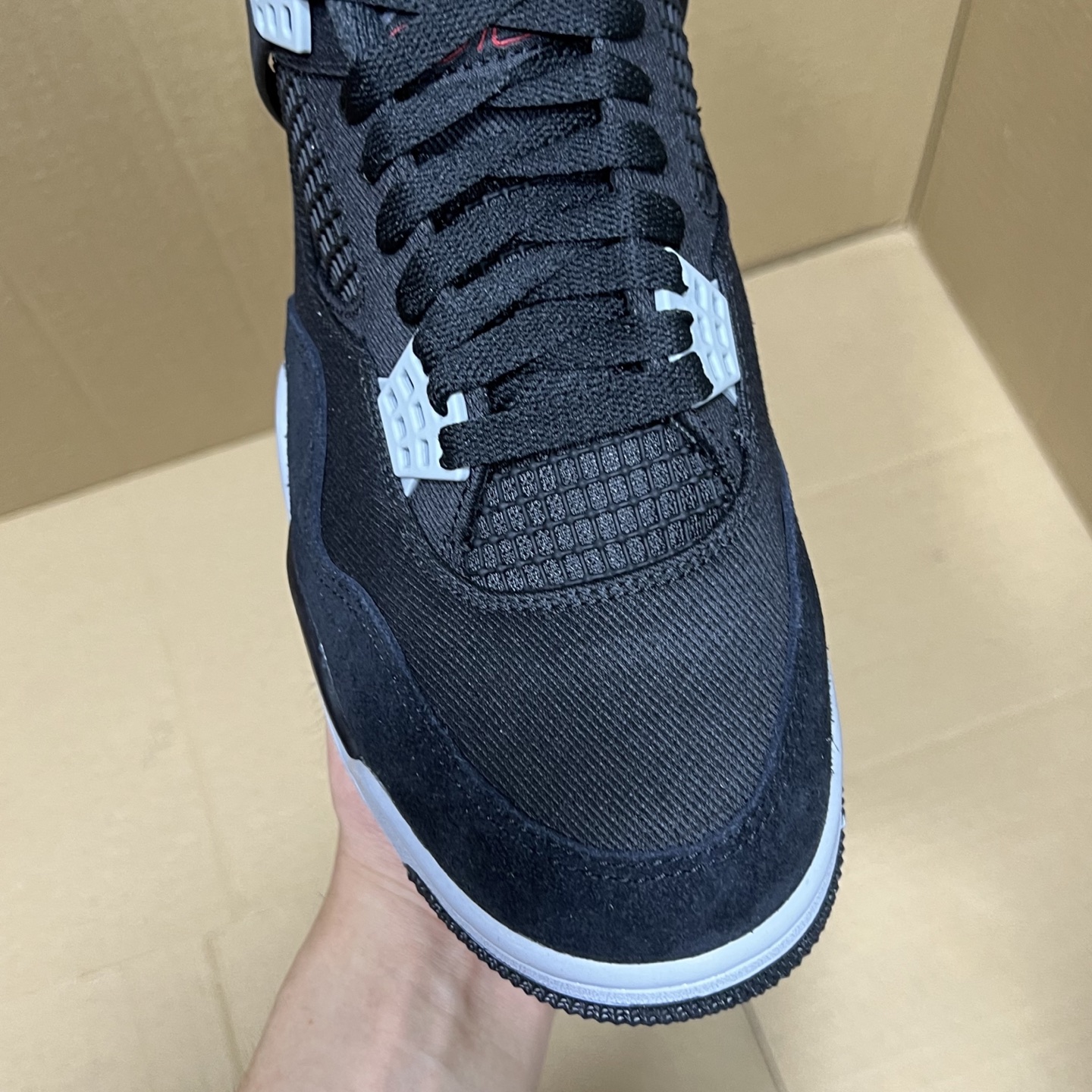 年度重磅福利！R1版AJ4系列特价！市场知名外贸R1版本！早期老的DT，懂的人都懂！品质 口碑一直在线！