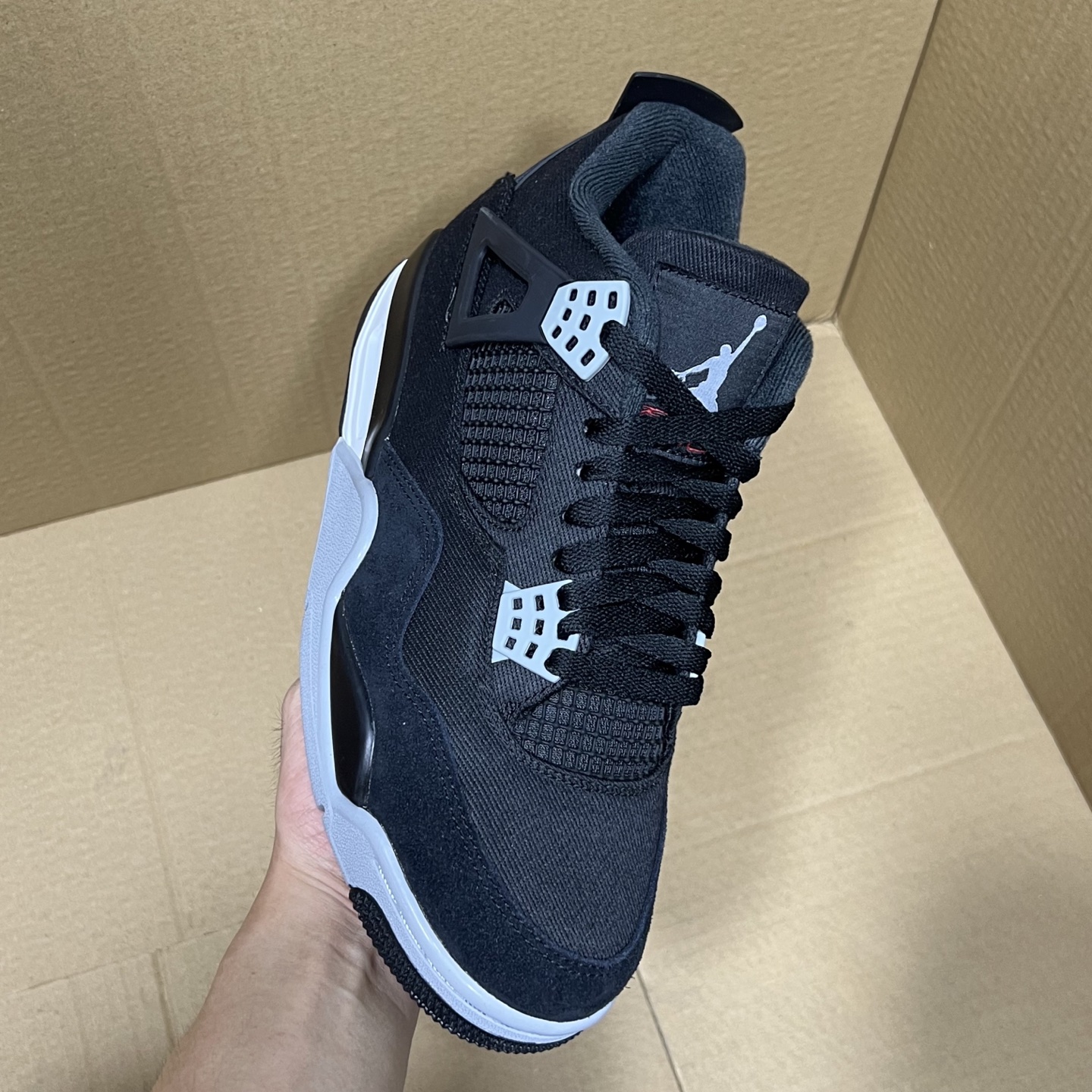 年度重磅福利！R1版AJ4系列特价！市场知名外贸R1版本！早期老的DT，懂的人都懂！品质 口碑一直在线！