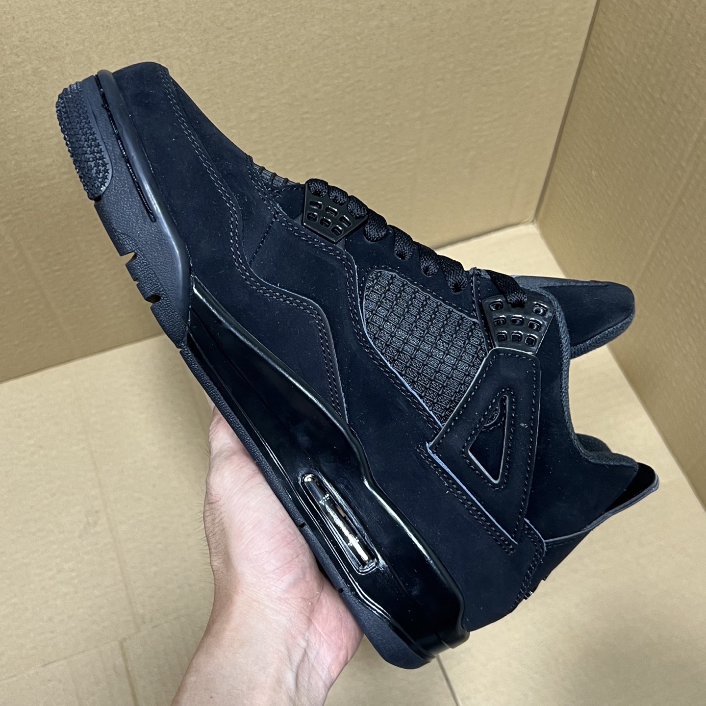 年度重磅福利！R1版AJ4系列特价！市场知名外贸R1版本！早期老的DT，懂的人都懂！品质 口碑一直在线！