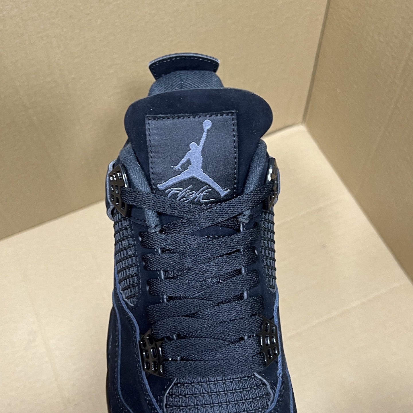 年度重磅福利！R1版AJ4系列特价！市场知名外贸R1版本！早期老的DT，懂的人都懂！品质 口碑一直在线！