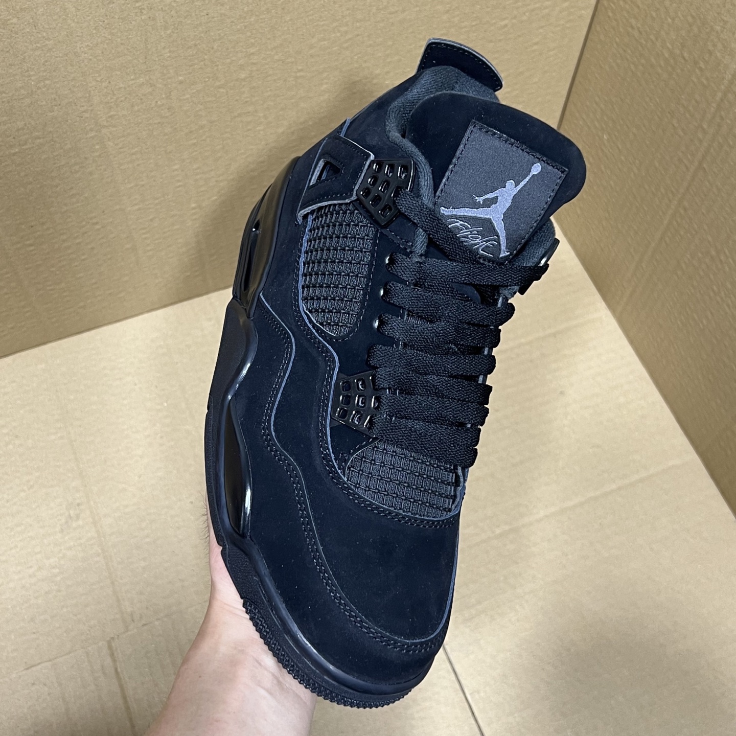 年度重磅福利！R1版AJ4系列特价！市场知名外贸R1版本！早期老的DT，懂的人都懂！品质 口碑一直在线！