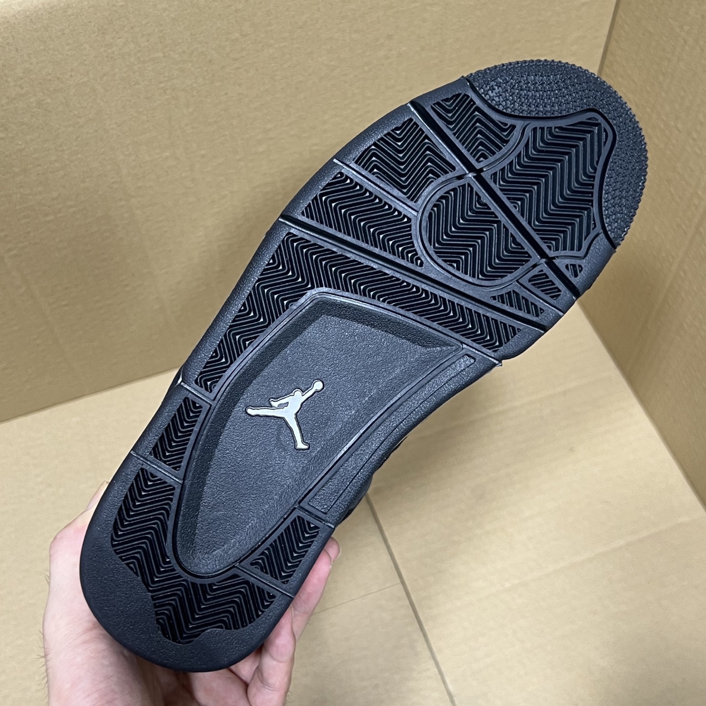 年度重磅福利！R1版AJ4系列特价！市场知名外贸R1版本！早期老的DT，懂的人都懂！品质 口碑一直在线！