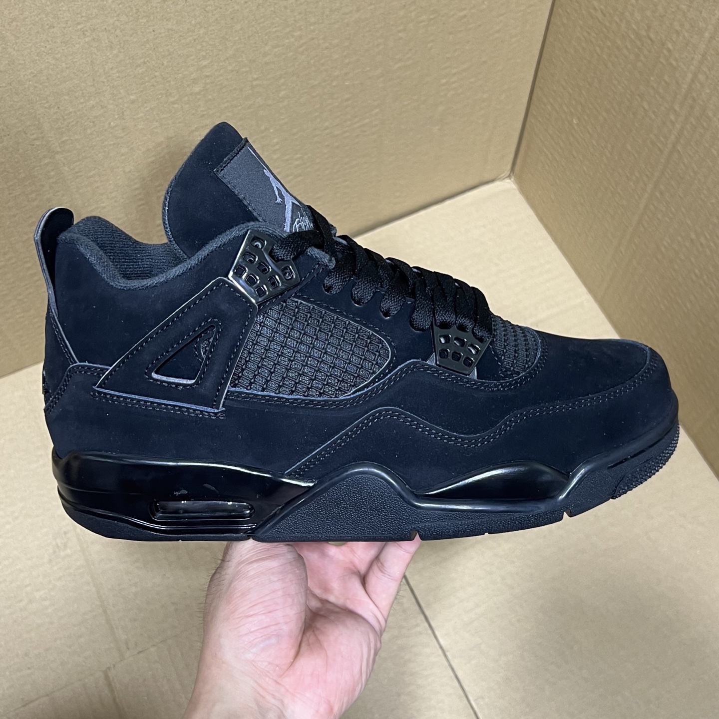 年度重磅福利！R1版AJ4系列特价！市场知名外贸R1版本！早期老的DT，懂的人都懂！品质 口碑一直在线！