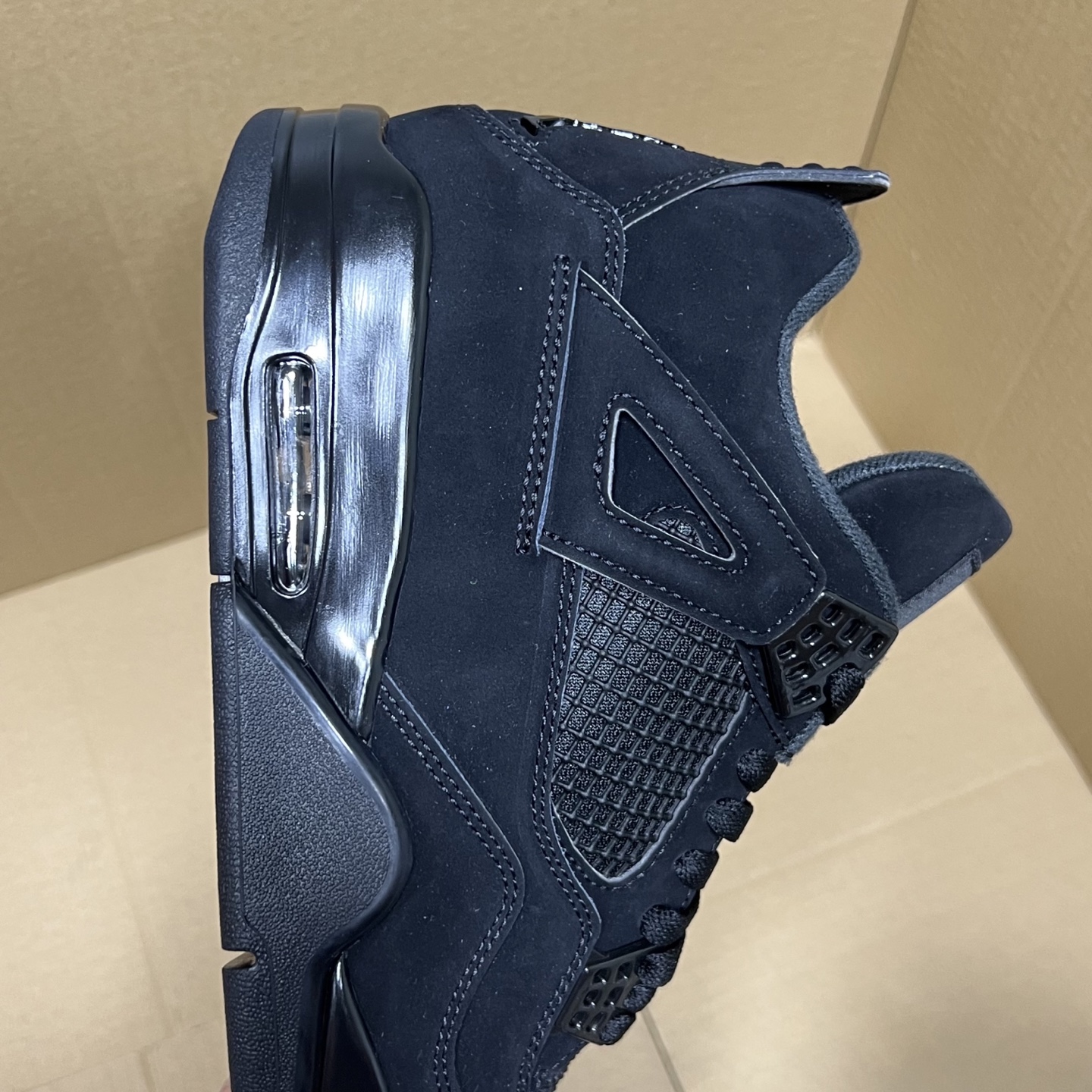 年度重磅福利！R1版AJ4系列特价！市场知名外贸R1版本！早期老的DT，懂的人都懂！品质 口碑一直在线！