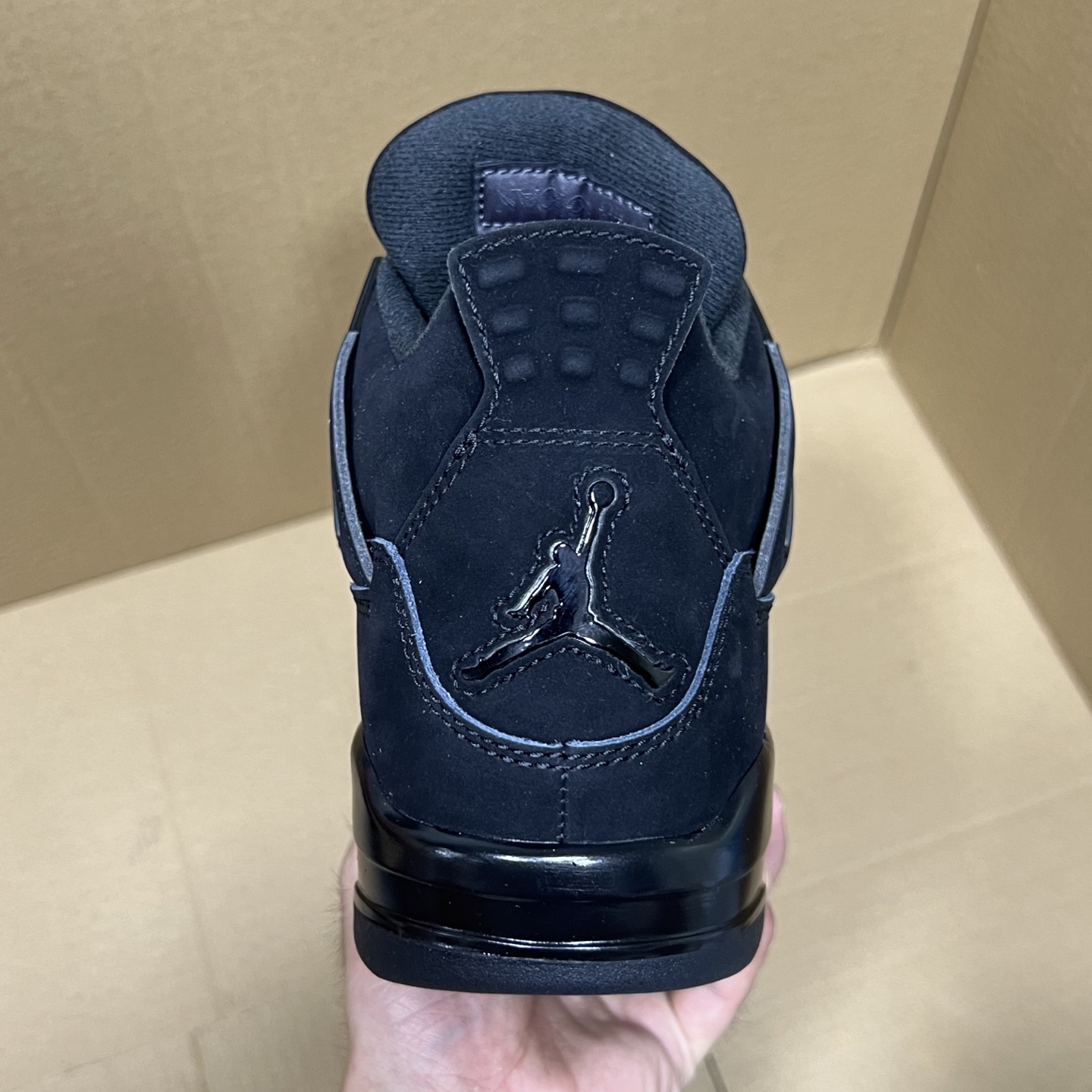 年度重磅福利！R1版AJ4系列特价！市场知名外贸R1版本！早期老的DT，懂的人都懂！品质 口碑一直在线！