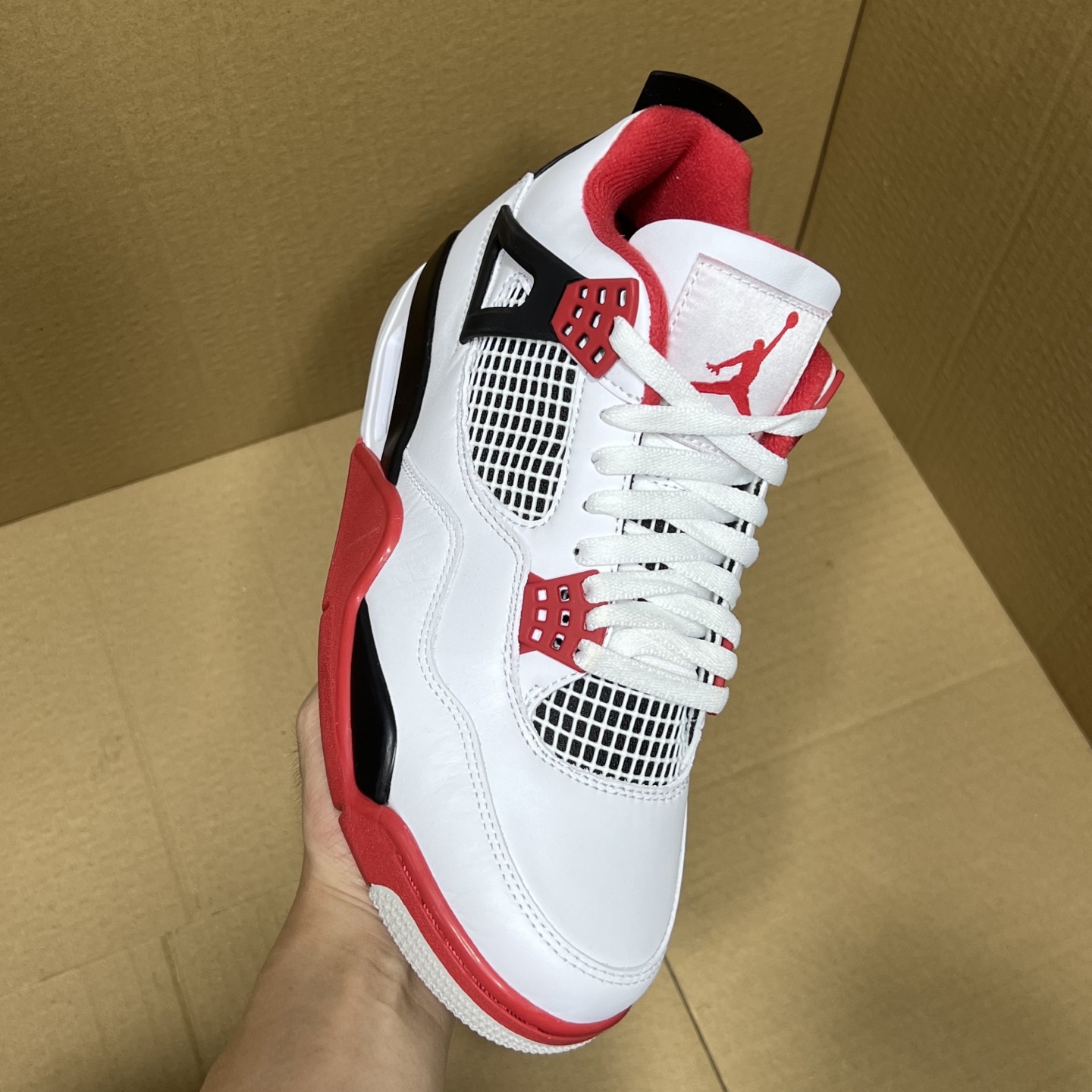 年度重磅福利！R1版AJ4系列特价！市场知名外贸R1版本！早期老的DT，懂的人都懂！品质 口碑一直在线！