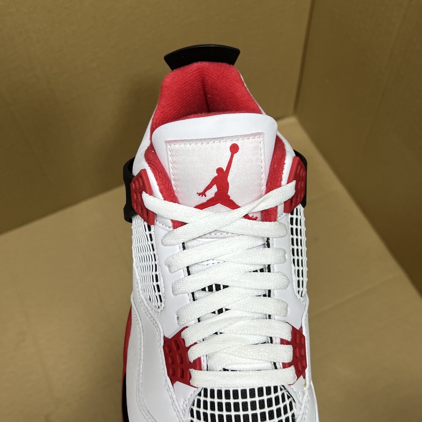 年度重磅福利！R1版AJ4系列特价！市场知名外贸R1版本！早期老的DT，懂的人都懂！品质 口碑一直在线！