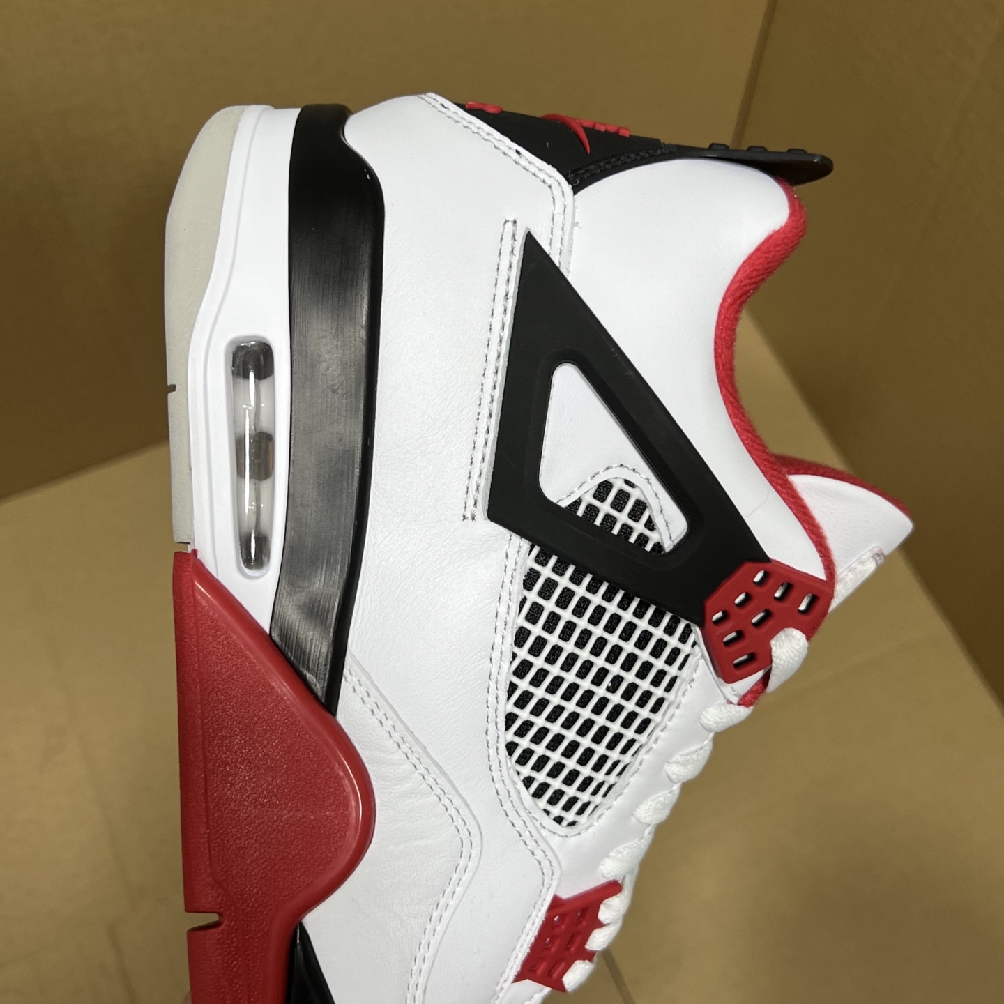 年度重磅福利！R1版AJ4系列特价！市场知名外贸R1版本！早期老的DT，懂的人都懂！品质 口碑一直在线！