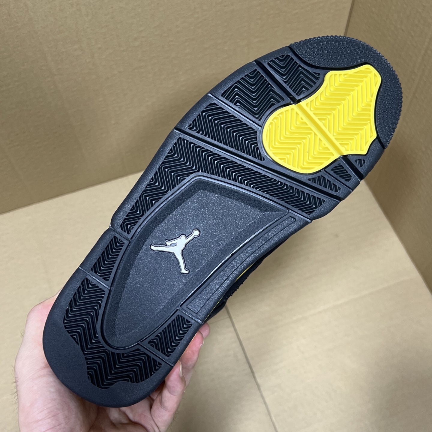 年度重磅福利！R1版AJ4系列特价！市场知名外贸R1版本！早期老的DT，懂的人都懂！品质 口碑一直在线！