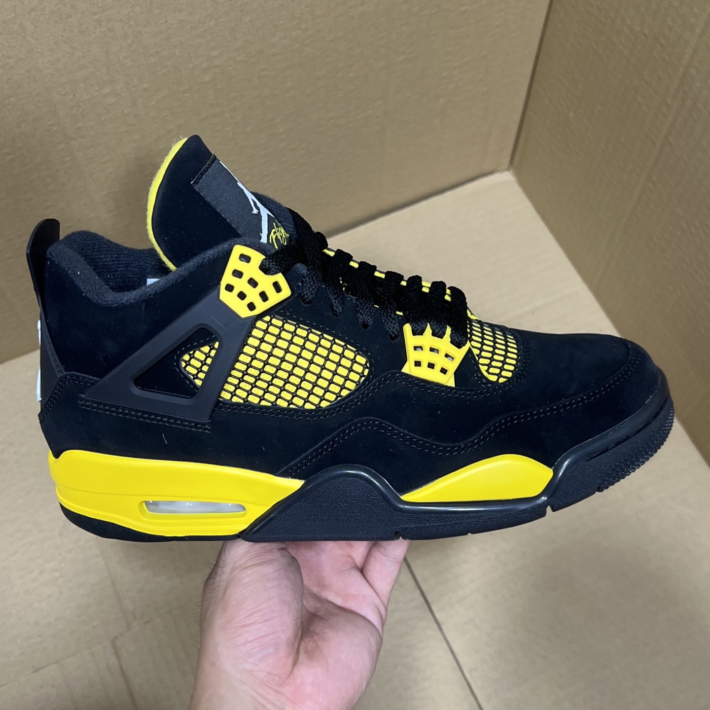 年度重磅福利！R1版AJ4系列特价！市场知名外贸R1版本！早期老的DT，懂的人都懂！品质 口碑一直在线！