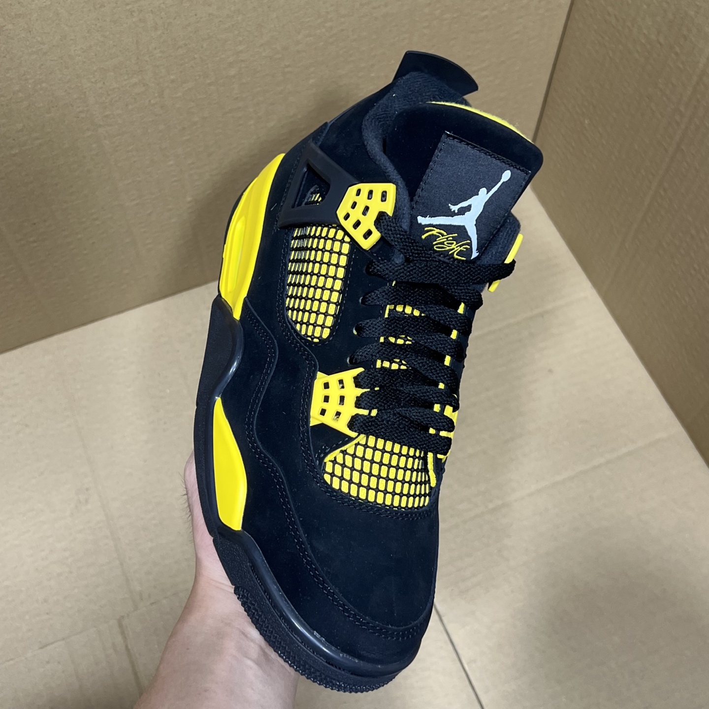 年度重磅福利！R1版AJ4系列特价！市场知名外贸R1版本！早期老的DT，懂的人都懂！品质 口碑一直在线！