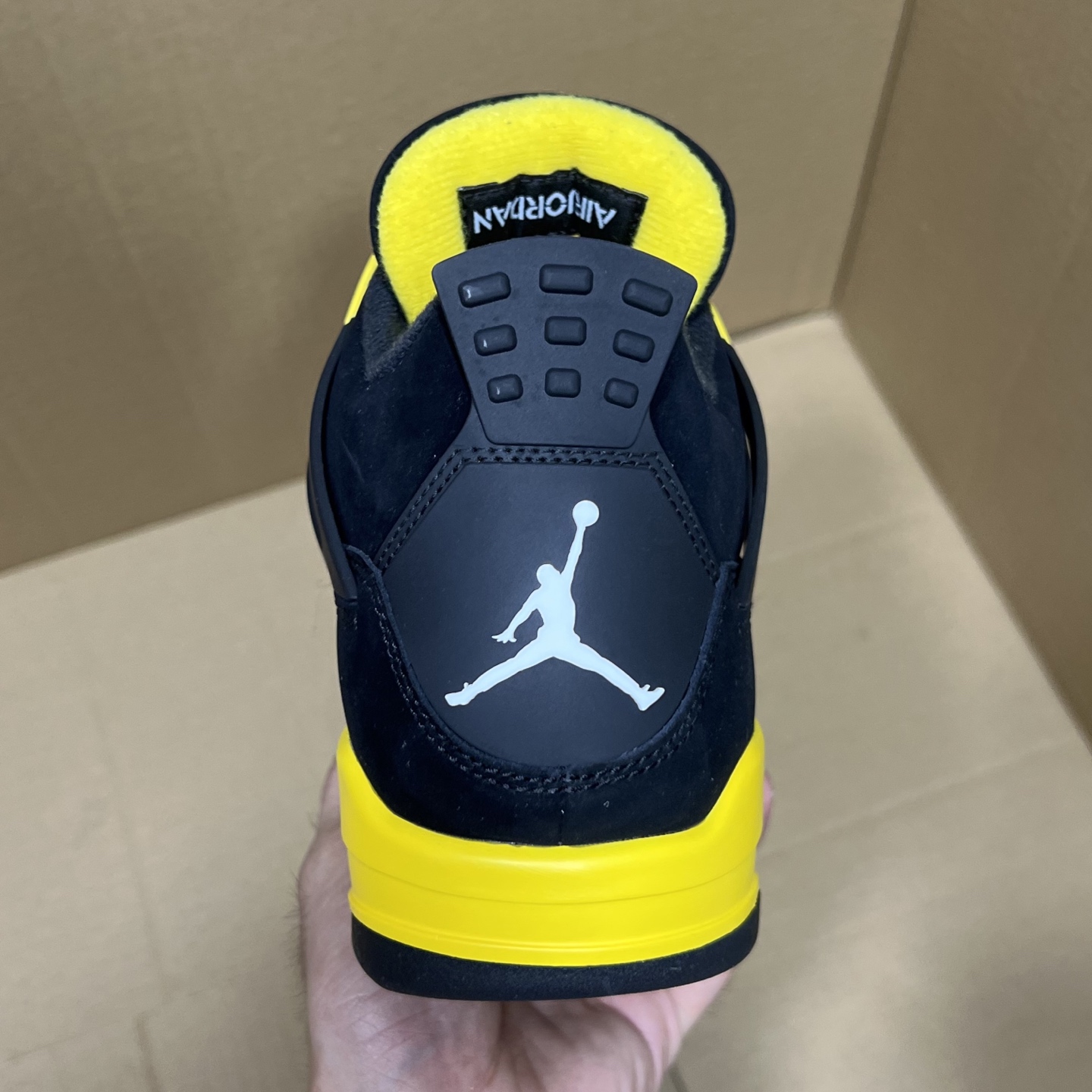 年度重磅福利！R1版AJ4系列特价！市场知名外贸R1版本！早期老的DT，懂的人都懂！品质 口碑一直在线！