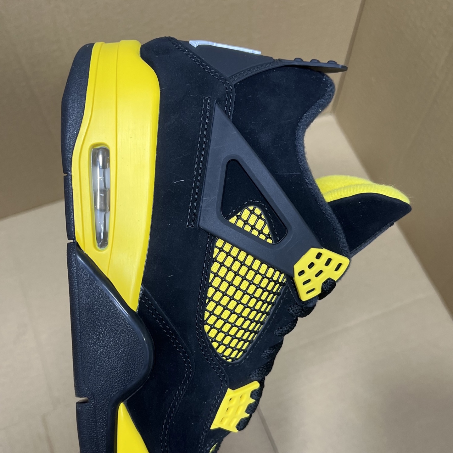 年度重磅福利！R1版AJ4系列特价！市场知名外贸R1版本！早期老的DT，懂的人都懂！品质 口碑一直在线！