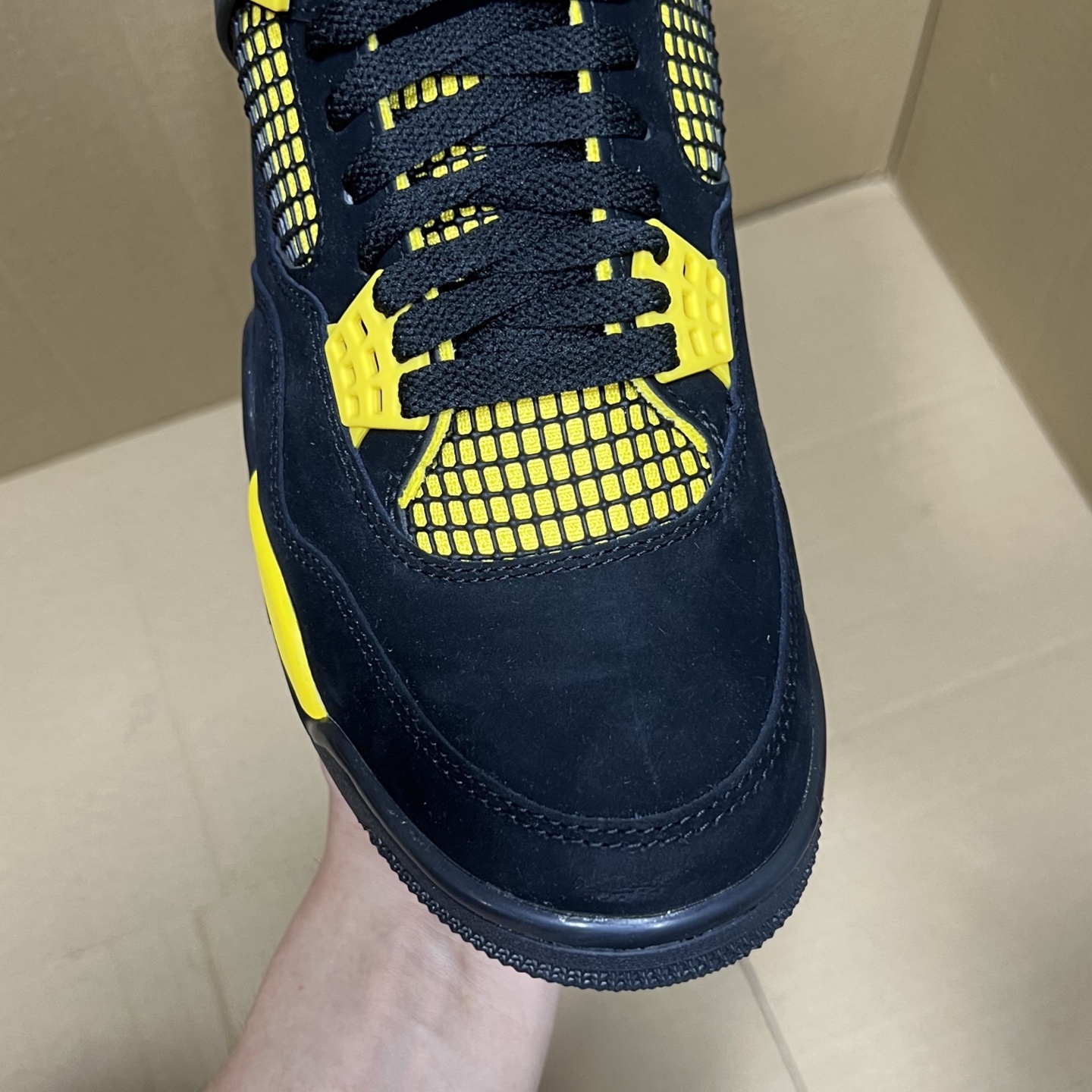 年度重磅福利！R1版AJ4系列特价！市场知名外贸R1版本！早期老的DT，懂的人都懂！品质 口碑一直在线！