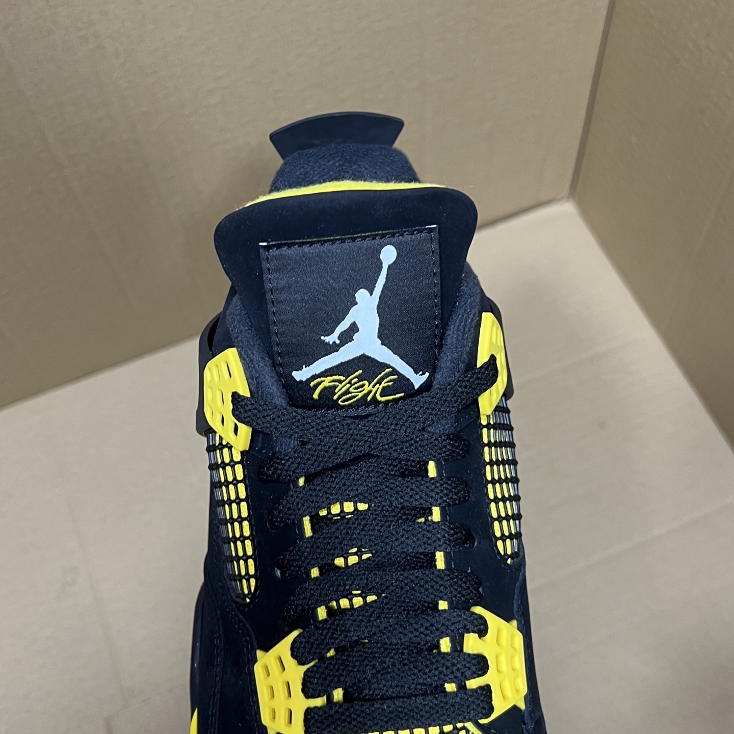 年度重磅福利！R1版AJ4系列特价！市场知名外贸R1版本！早期老的DT，懂的人都懂！品质 口碑一直在线！