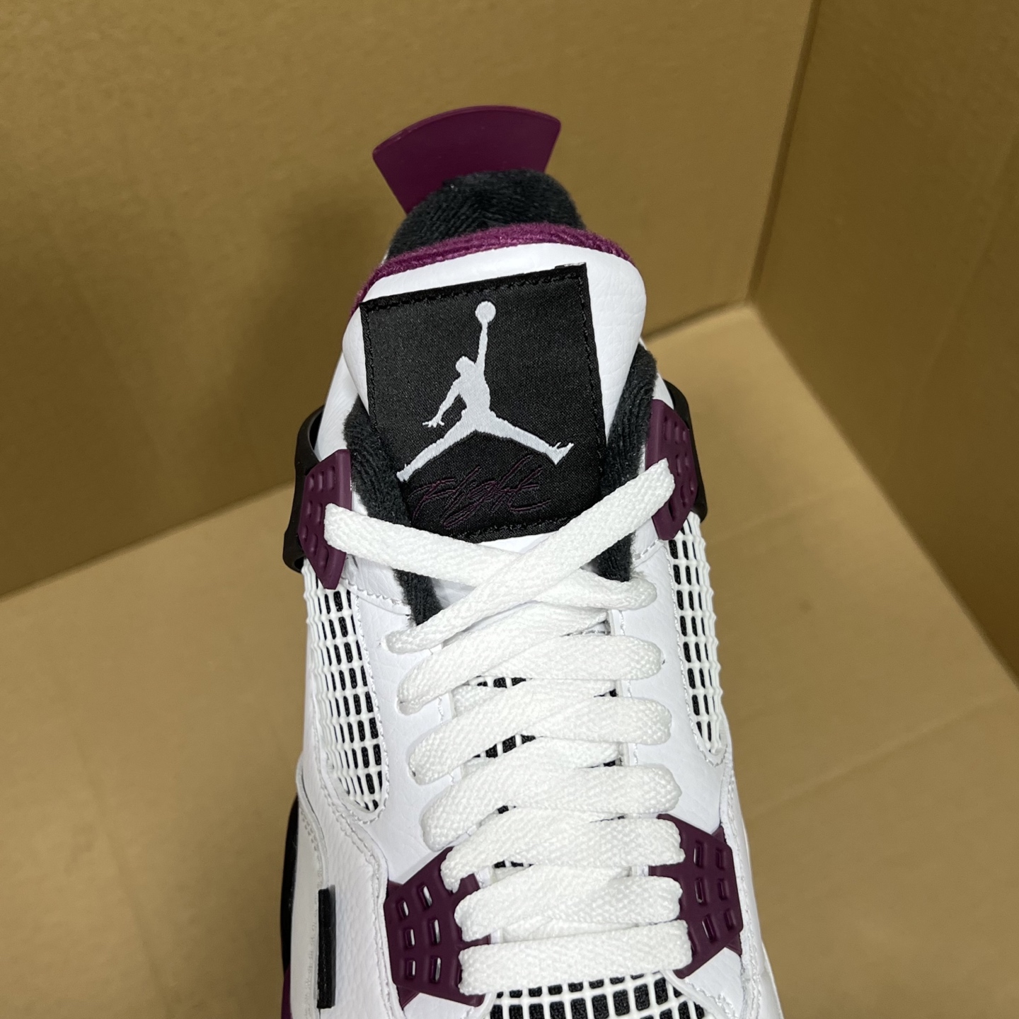 年度重磅福利！R1版AJ4系列特价！市场知名外贸R1版本！早期老的DT，懂的人都懂！品质 口碑一直在线！