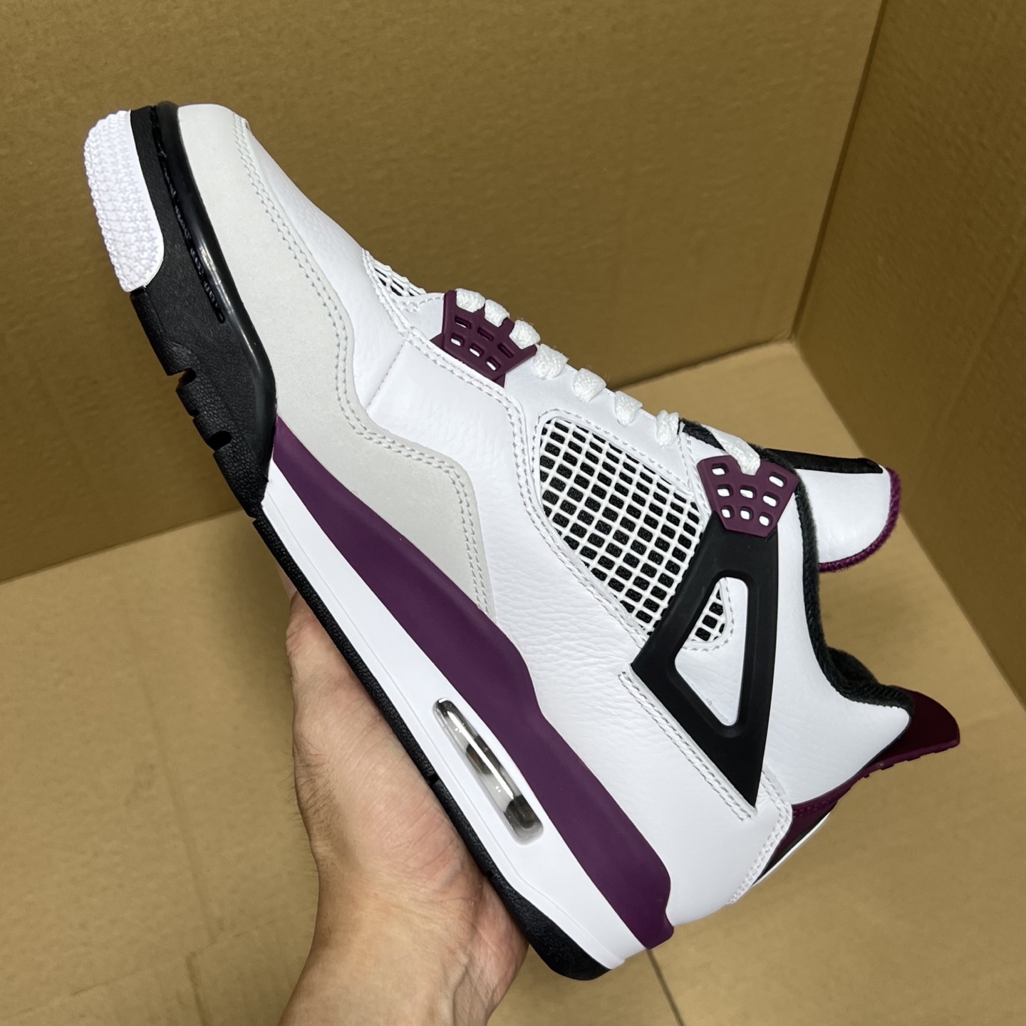 年度重磅福利！R1版AJ4系列特价！市场知名外贸R1版本！早期老的DT，懂的人都懂！品质 口碑一直在线！