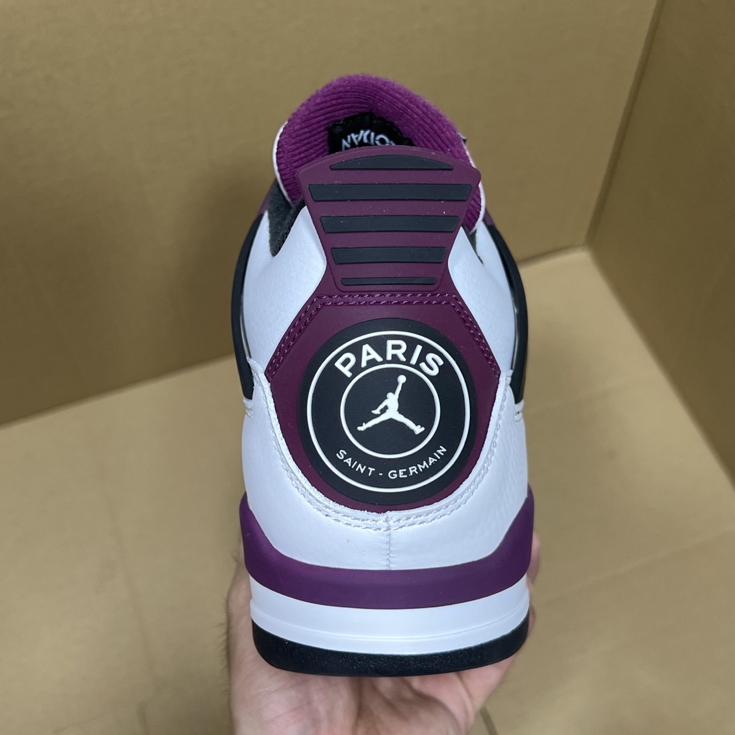 年度重磅福利！R1版AJ4系列特价！市场知名外贸R1版本！早期老的DT，懂的人都懂！品质 口碑一直在线！