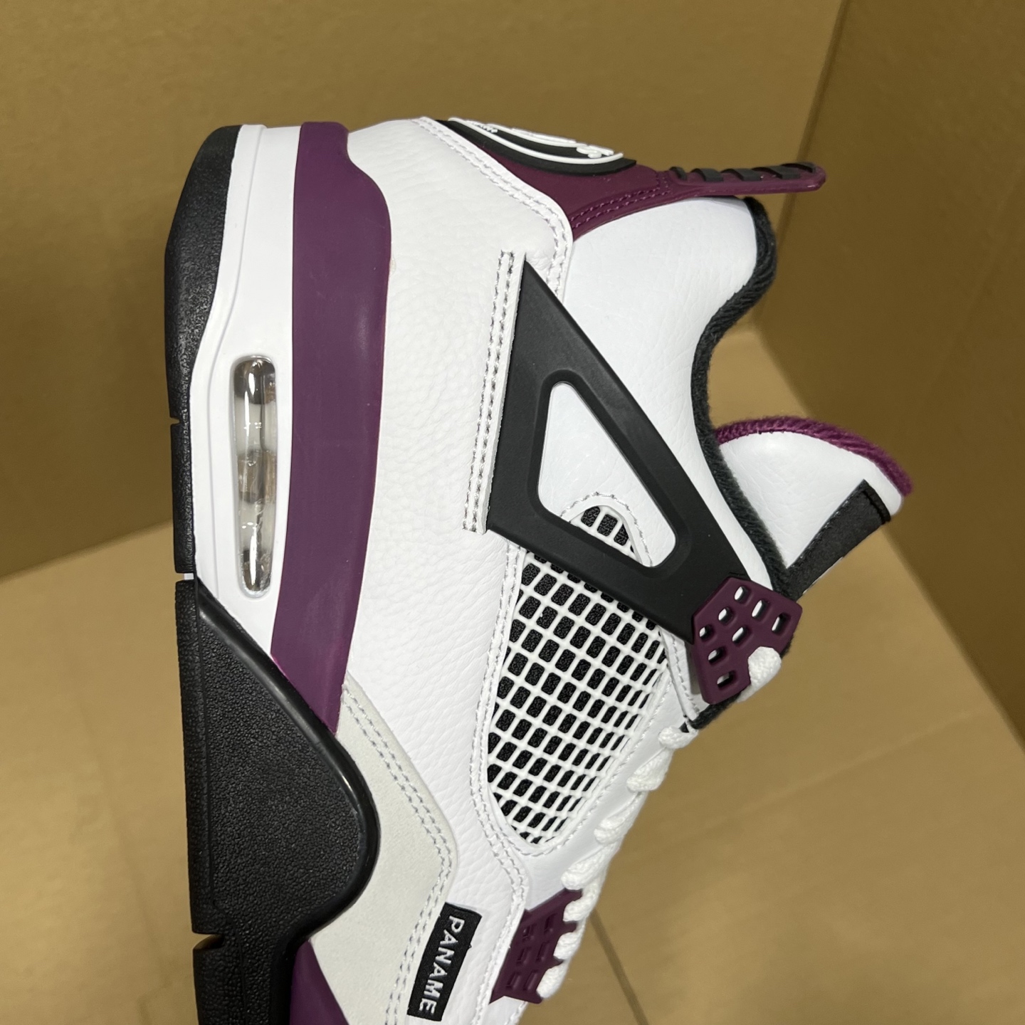 年度重磅福利！R1版AJ4系列特价！市场知名外贸R1版本！早期老的DT，懂的人都懂！品质 口碑一直在线！