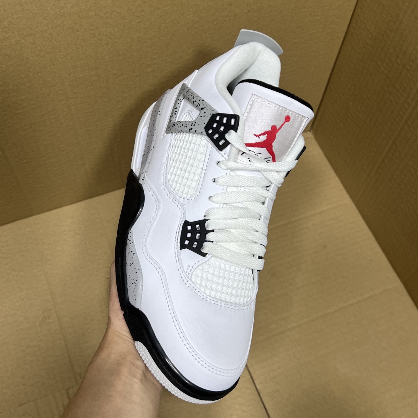 年度重磅福利！R1版AJ4系列特价！市场知名外贸R1版本！早期老的DT，懂的人都懂！品质 口碑一直在线！