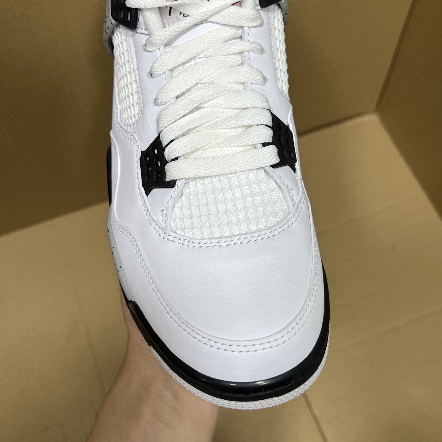 年度重磅福利！R1版AJ4系列特价！市场知名外贸R1版本！早期老的DT，懂的人都懂！品质 口碑一直在线！