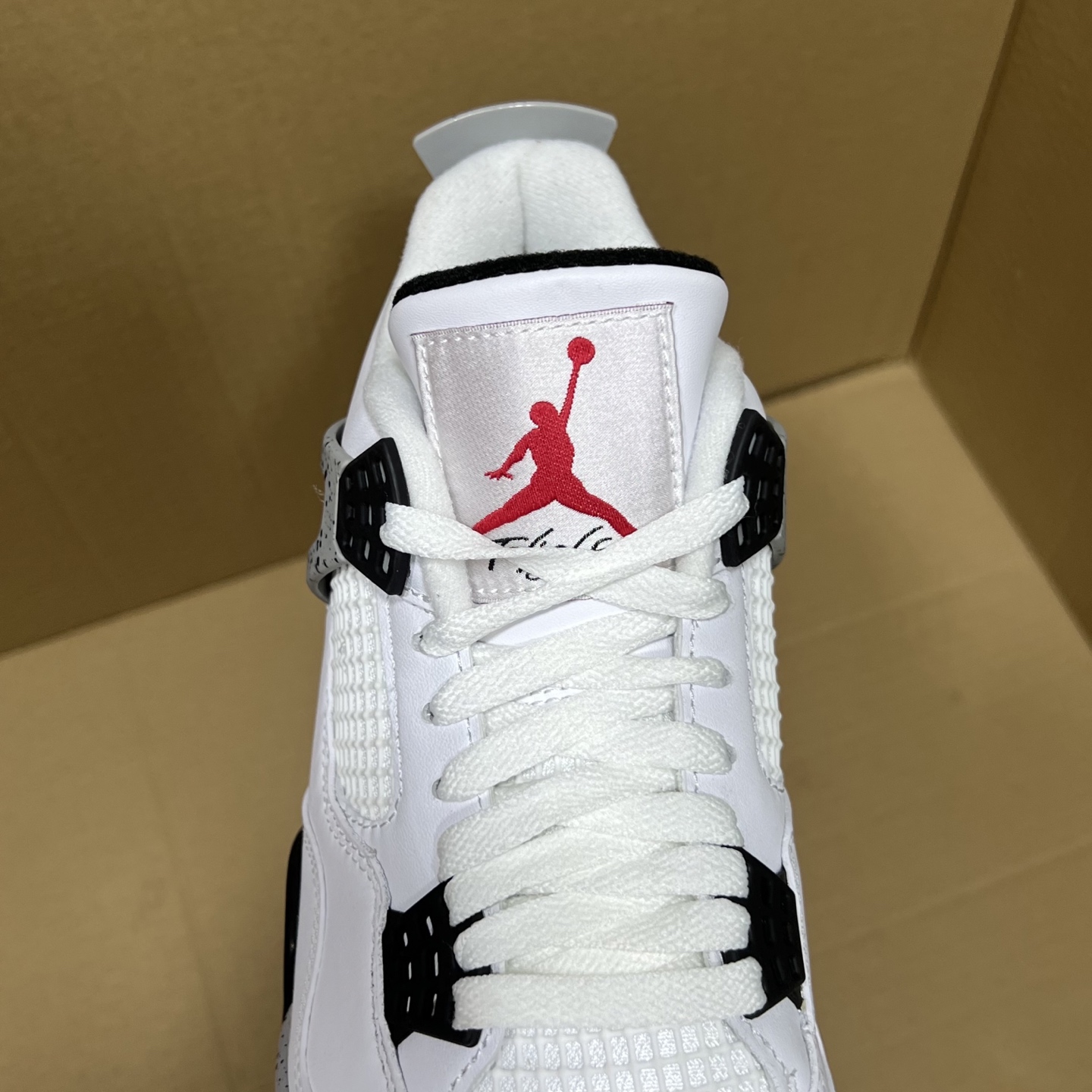 年度重磅福利！R1版AJ4系列特价！市场知名外贸R1版本！早期老的DT，懂的人都懂！品质 口碑一直在线！