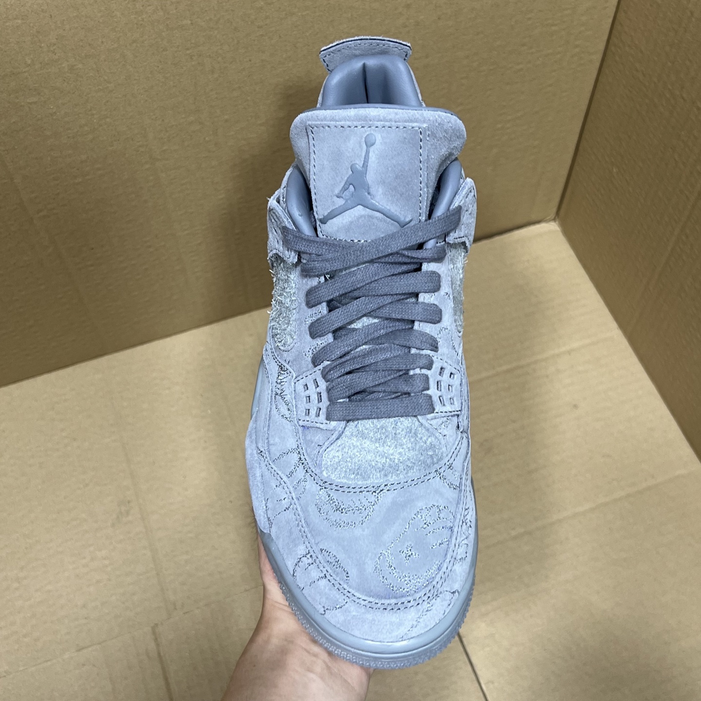 年度重磅福利！R1版AJ4系列特价！市场知名外贸R1版本！早期老的DT，懂的人都懂！品质 口碑一直在线！