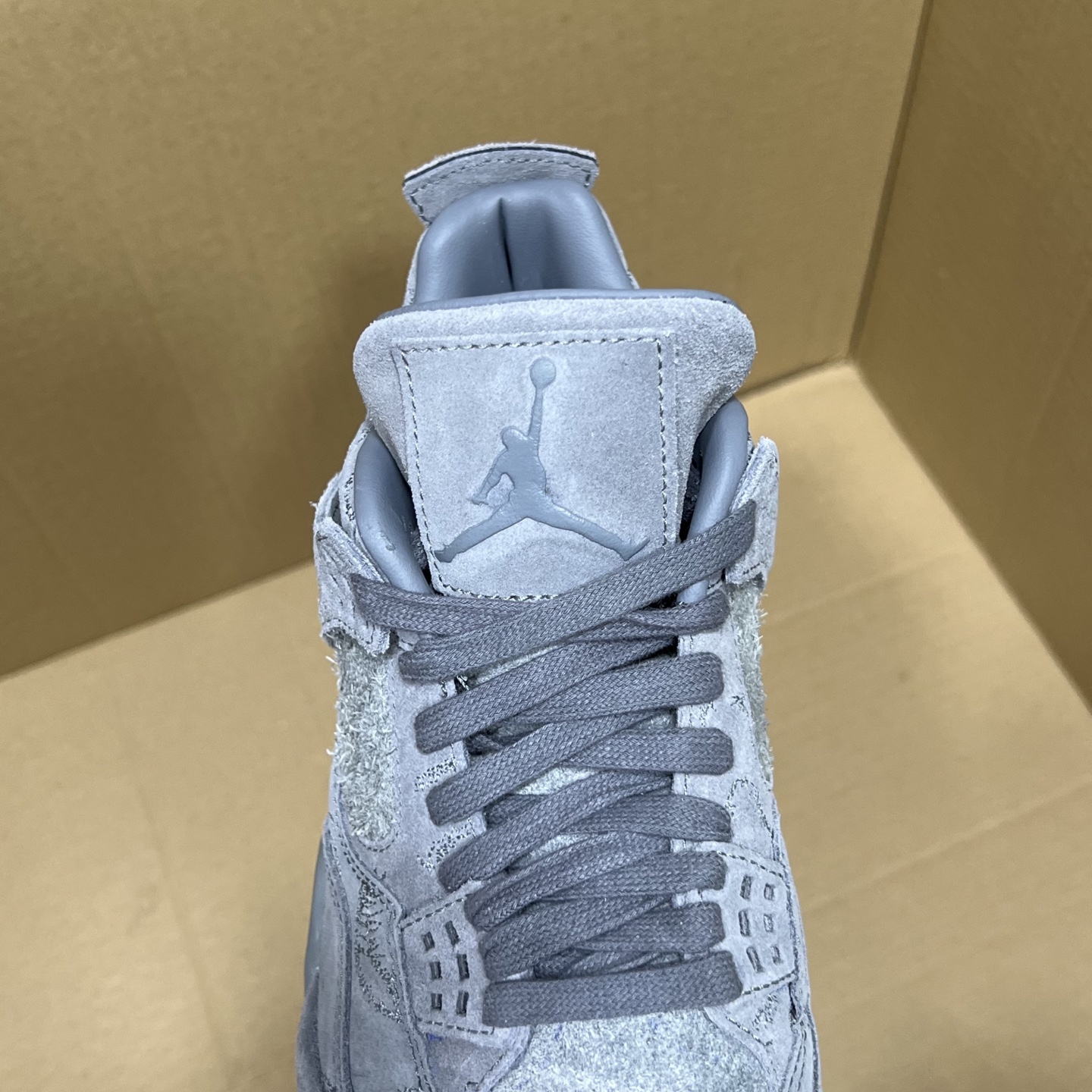 年度重磅福利！R1版AJ4系列特价！市场知名外贸R1版本！早期老的DT，懂的人都懂！品质 口碑一直在线！